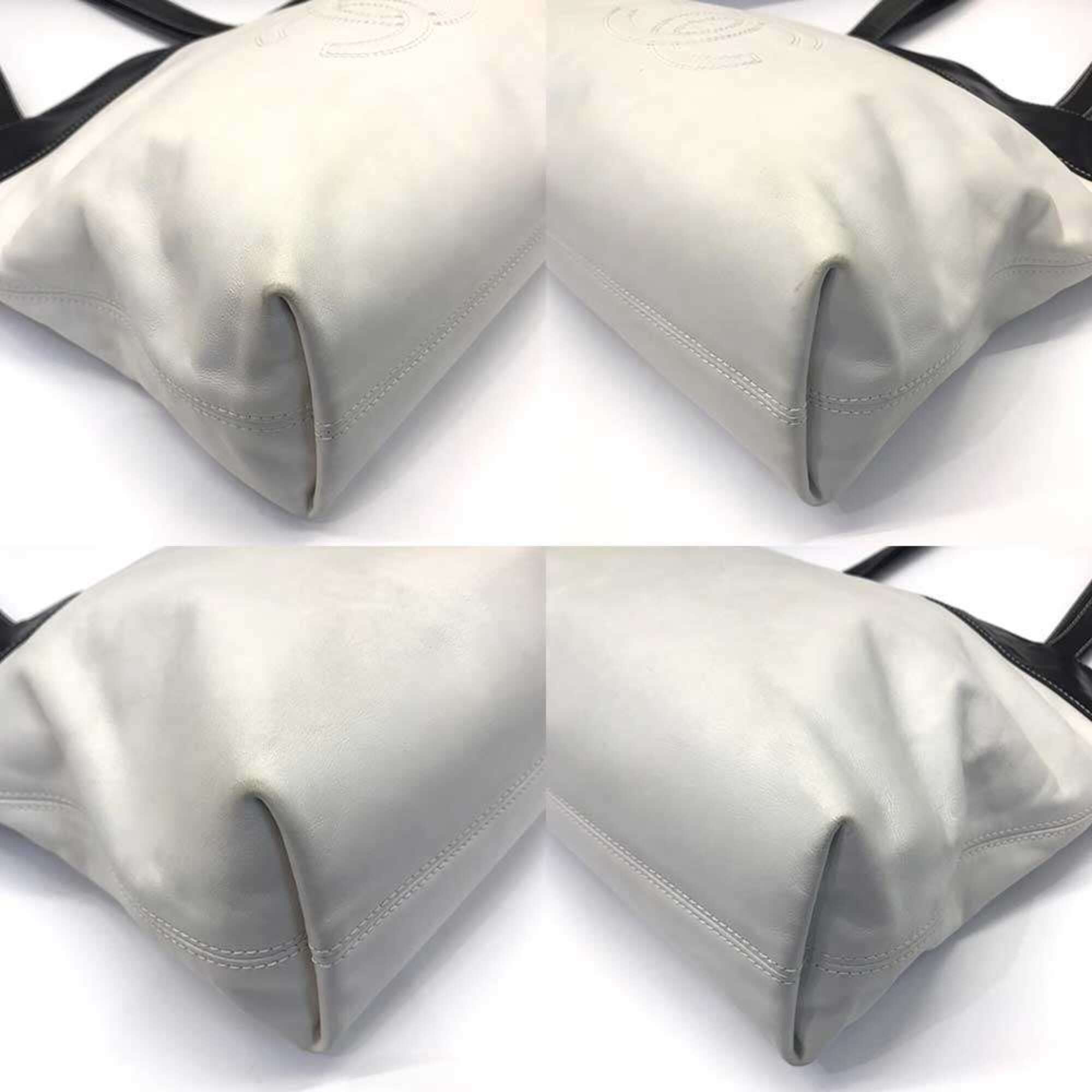 Chanel White Leather Tote Bag (Pre-Owned)