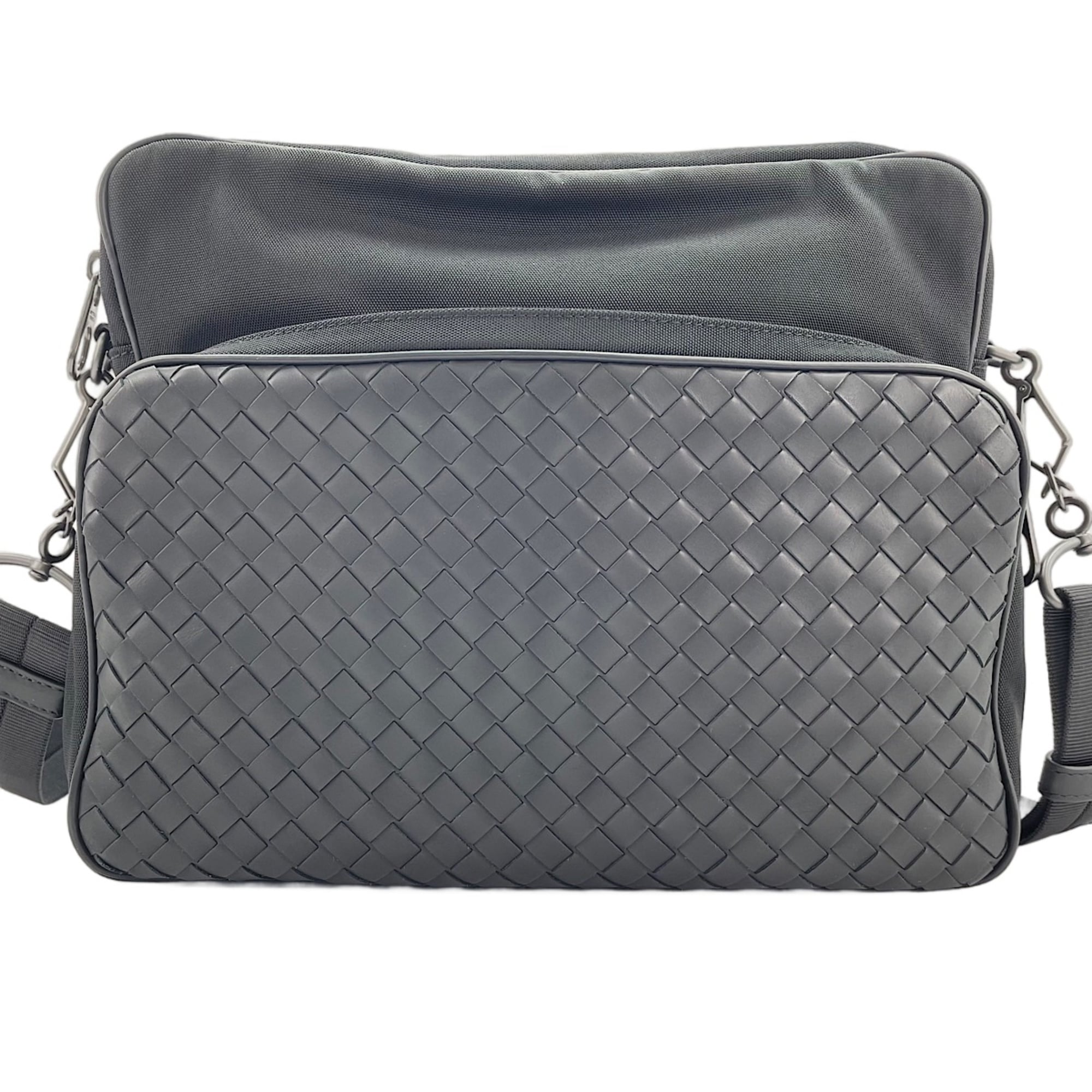 Bottega Veneta Black Intrecciato Shoulder Bag (Pre-Owned)