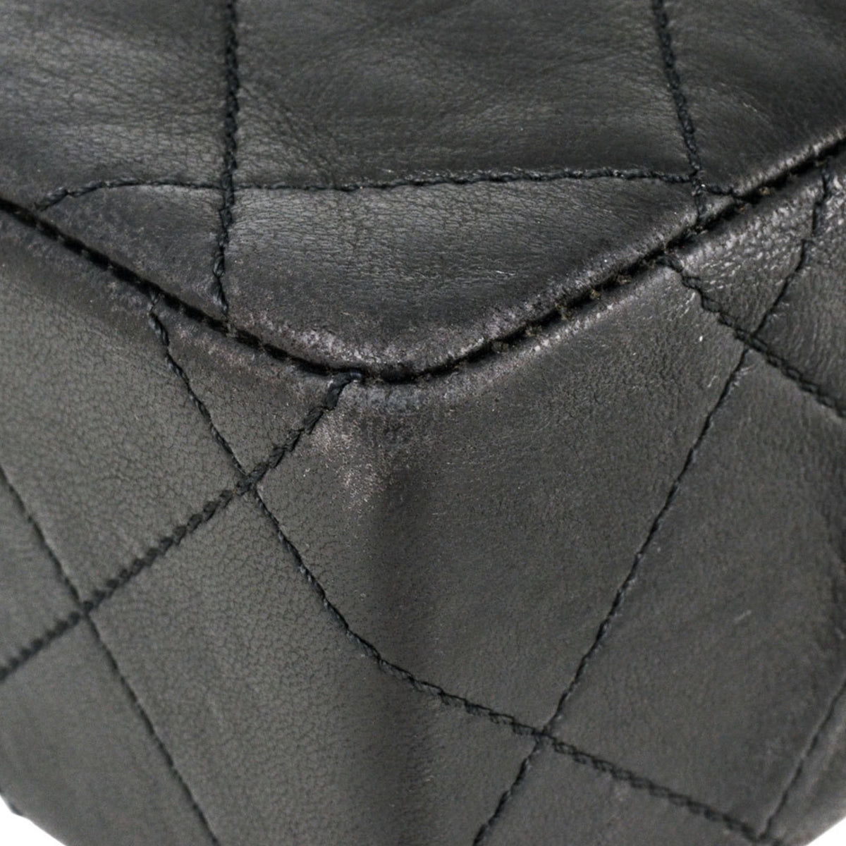 Chanel Black Leather Shoulder Bag (Pre-Owned)