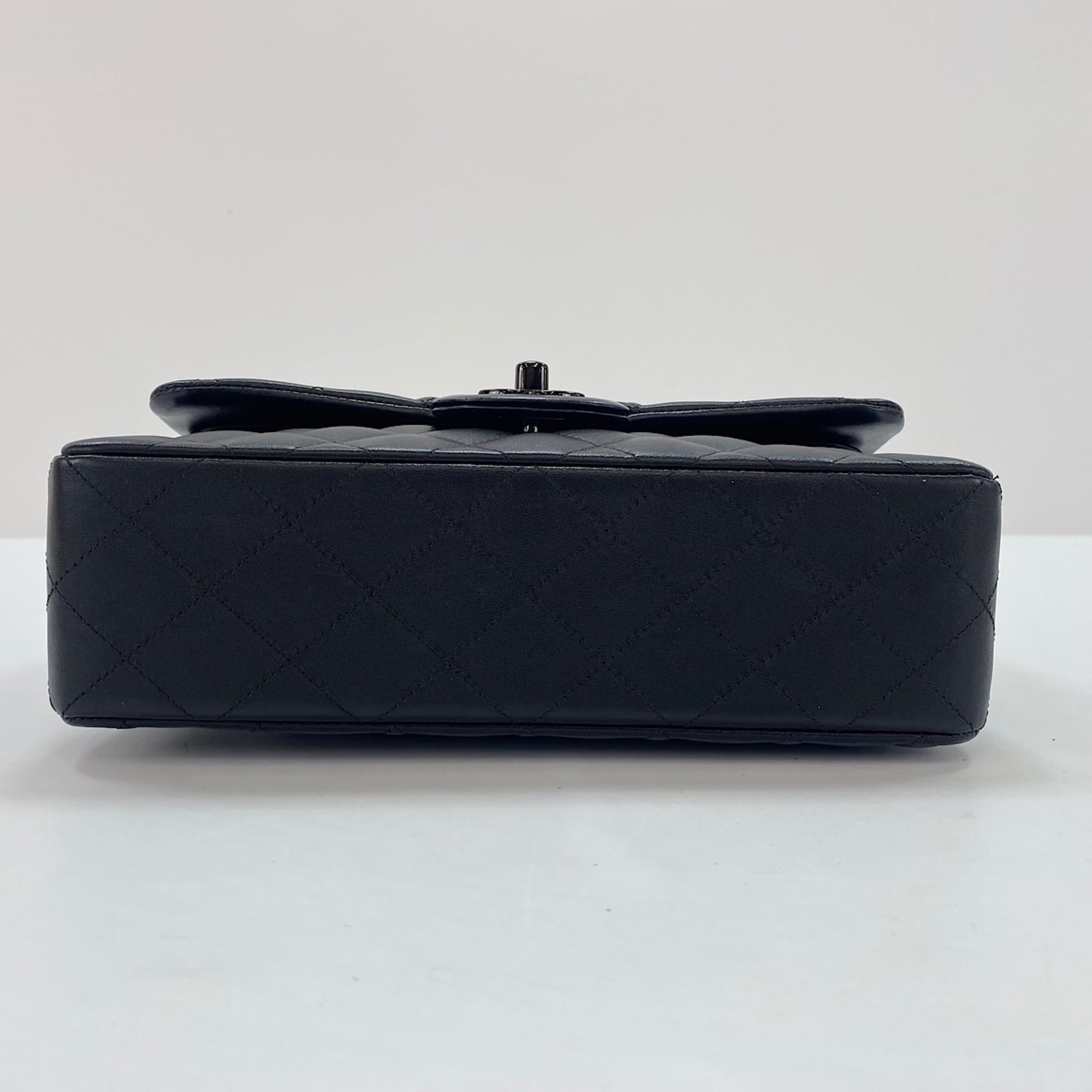 Chanel Matelasse Black Shoulder Bag (Pre-Owned)