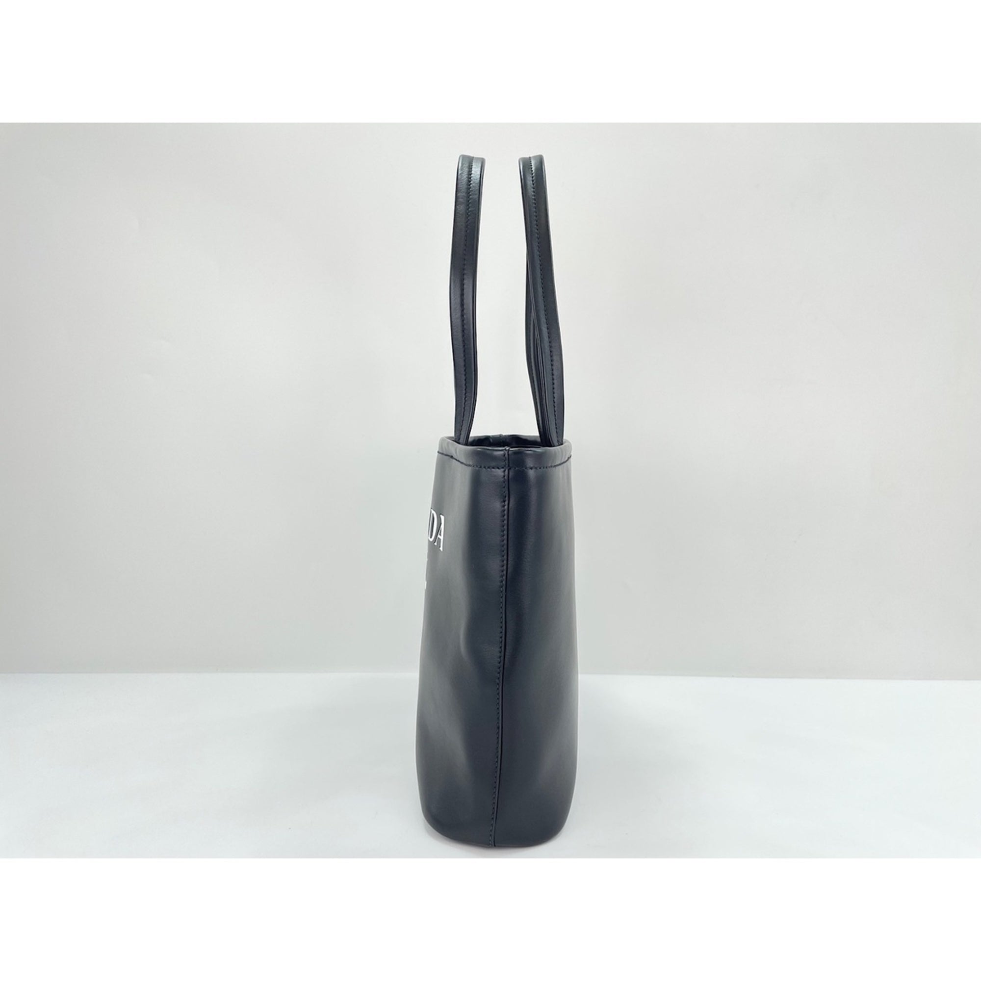 Prada Black Handbag (Pre-Owned)