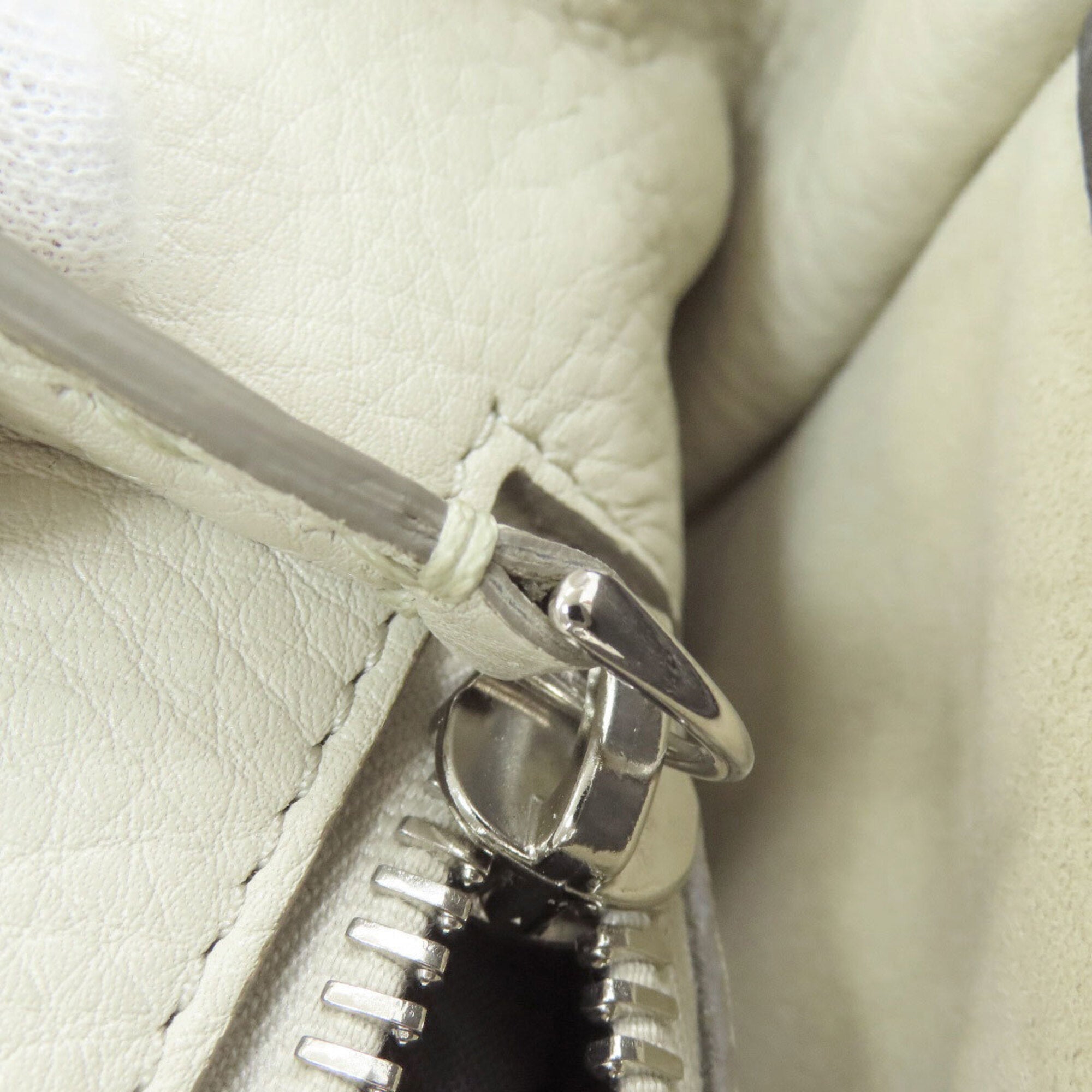 Fendi Peekaboo Gray Leather Handbag (Pre-Owned)
