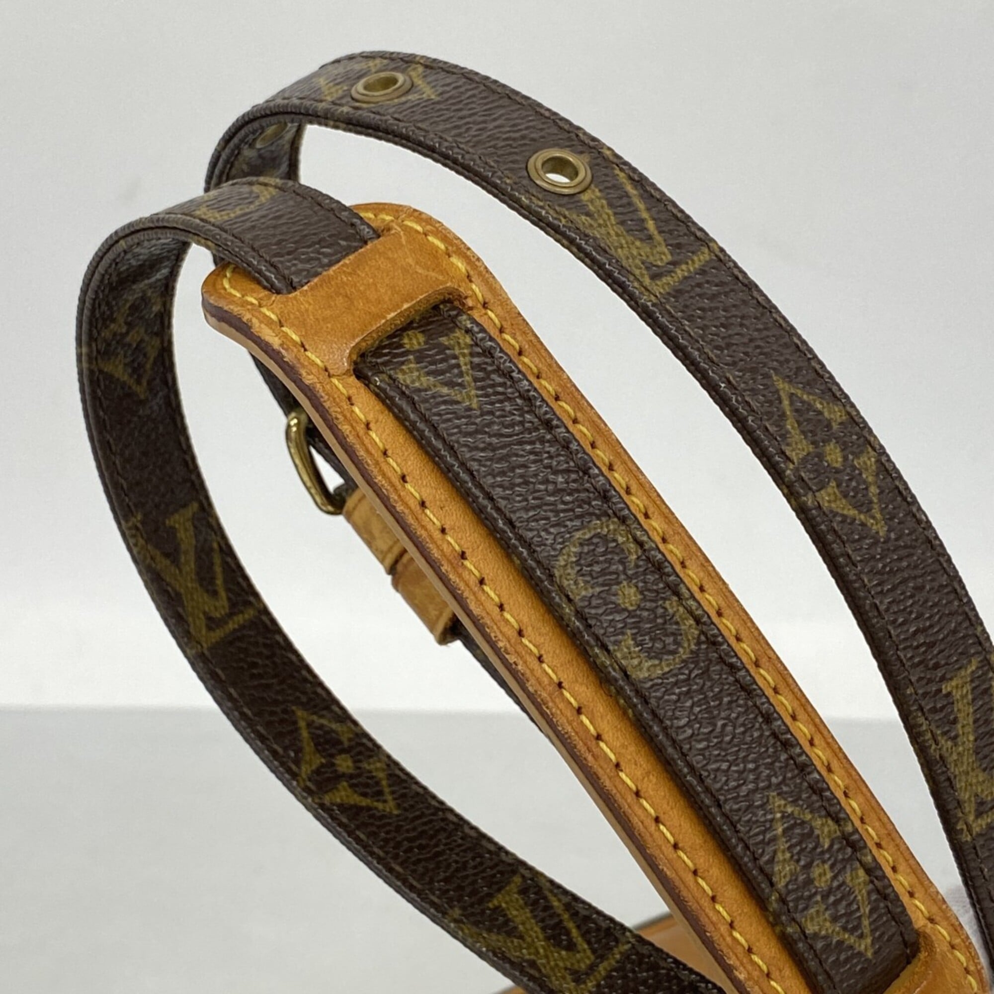 Louis Vuitton Brown Shoulder Bag (Pre-Owned)