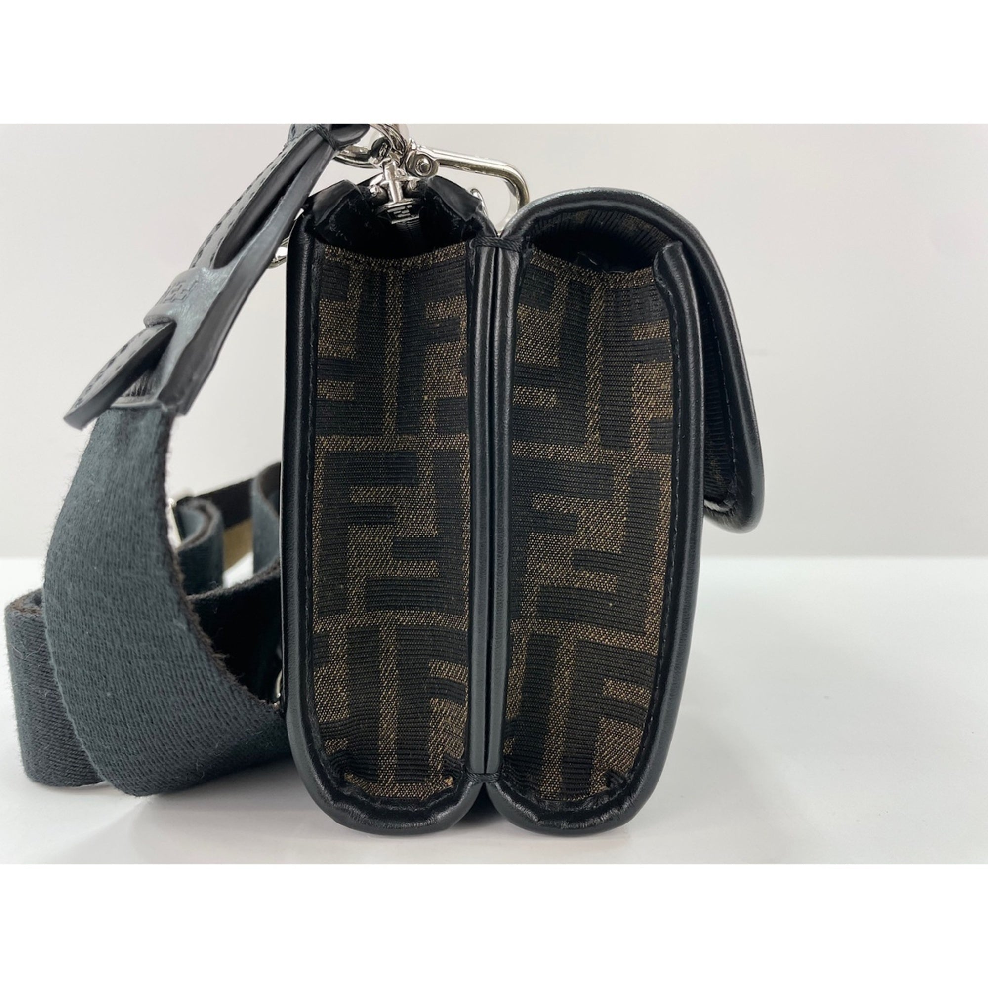 Fendi Brown Canvas Shoulder Bag (Pre-Owned)