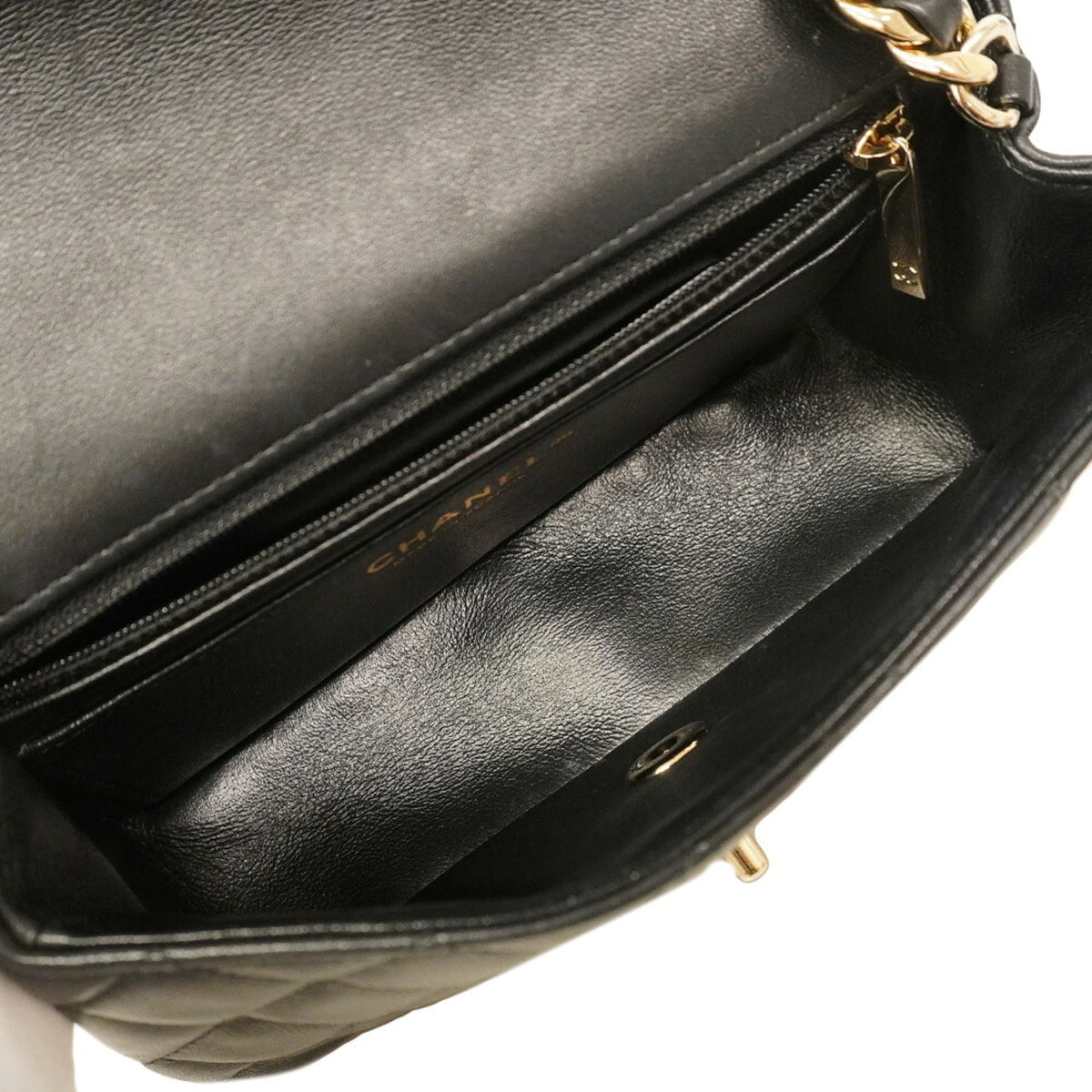 Chanel Black Leather Shoulder Bag (Pre-Owned)