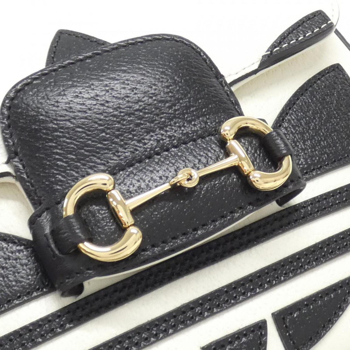Gucci White Leather Shoulder Bag (Pre-Owned)