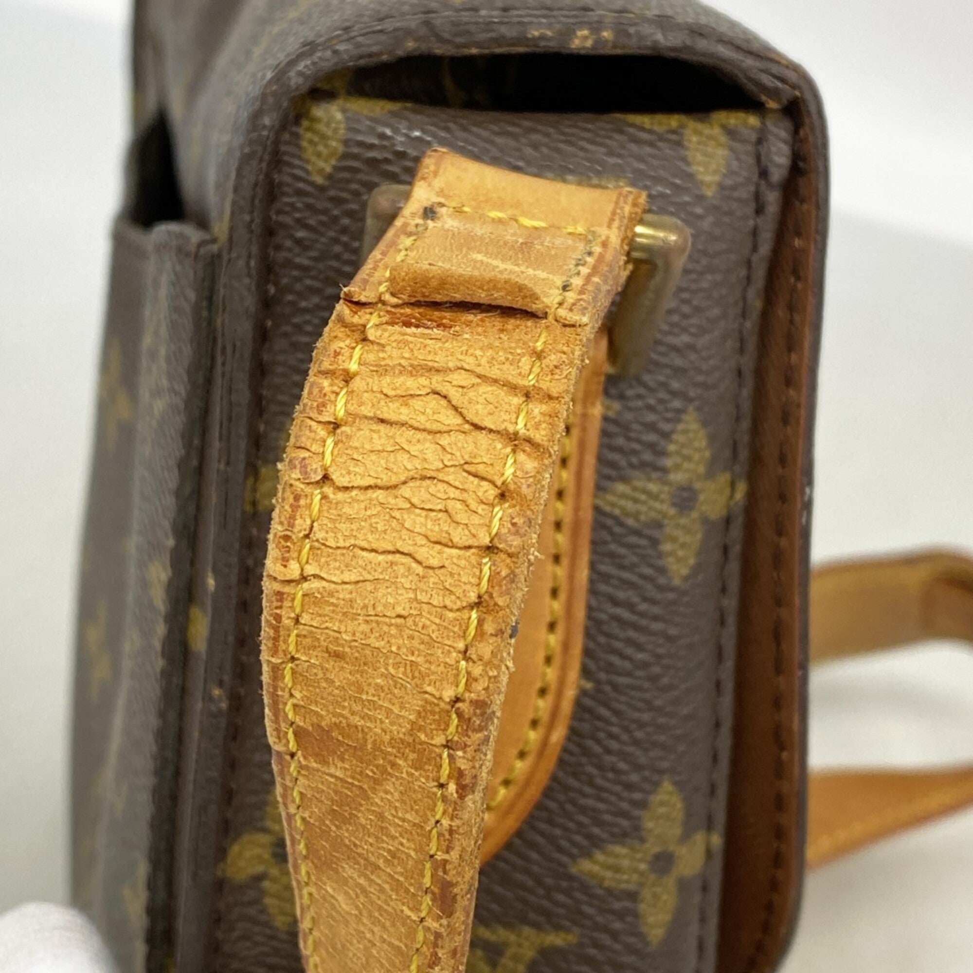 Louis Vuitton Brown Shoulder Bag (Pre-Owned)