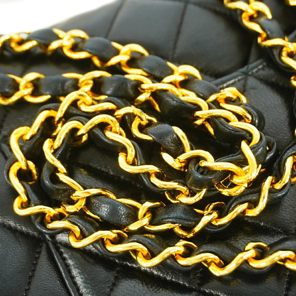 Chanel Black Leather Shoulder Bag (Pre-Owned)