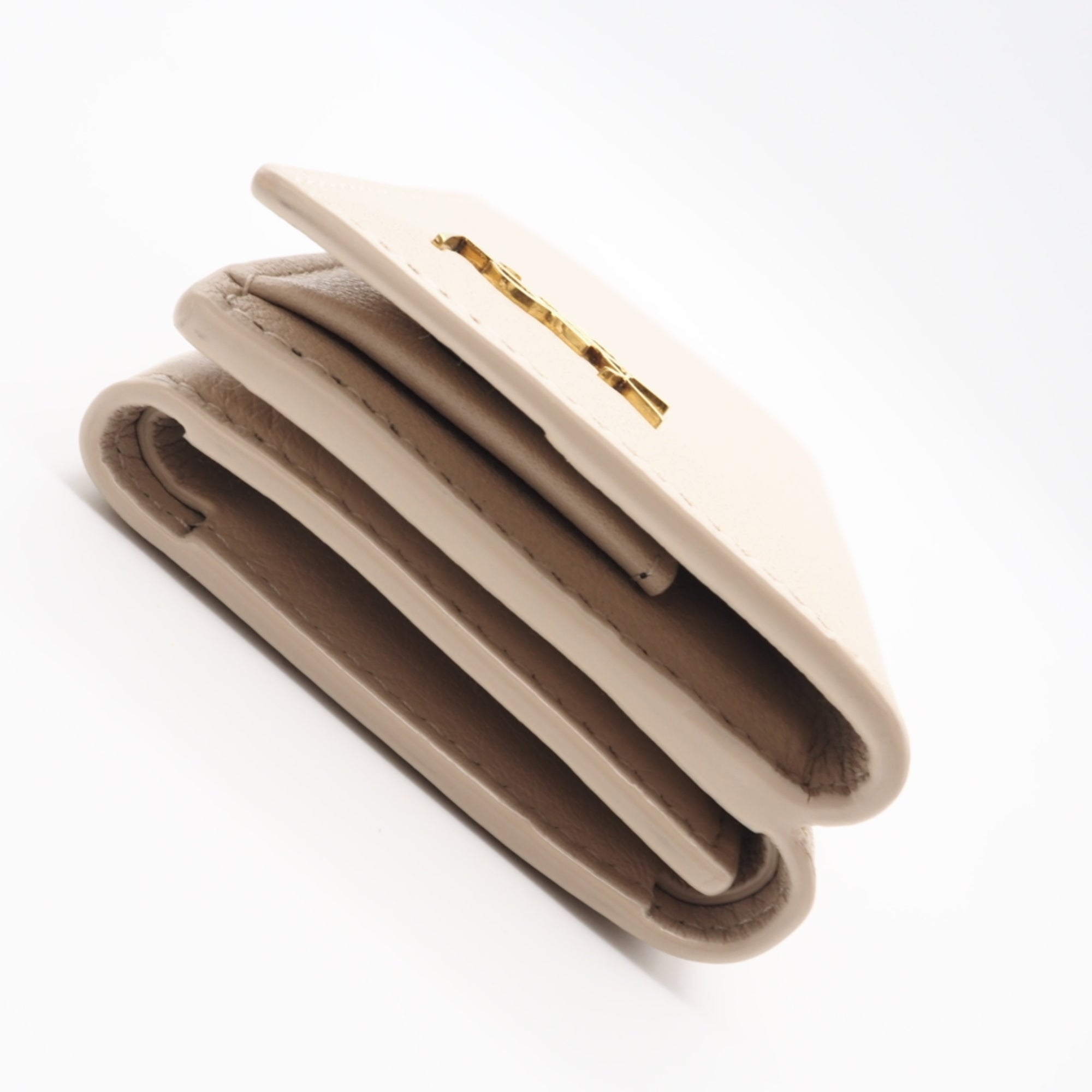 Yves Saint Laurent Beige Leather Wallet (Tri-Fold) (Pre-Owned)