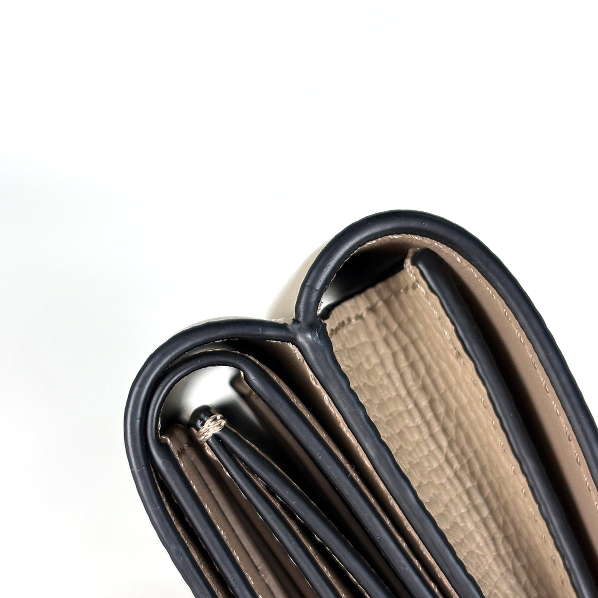 Loewe Grayish Leather Wallet (Tri-Fold) (Pre-Owned)