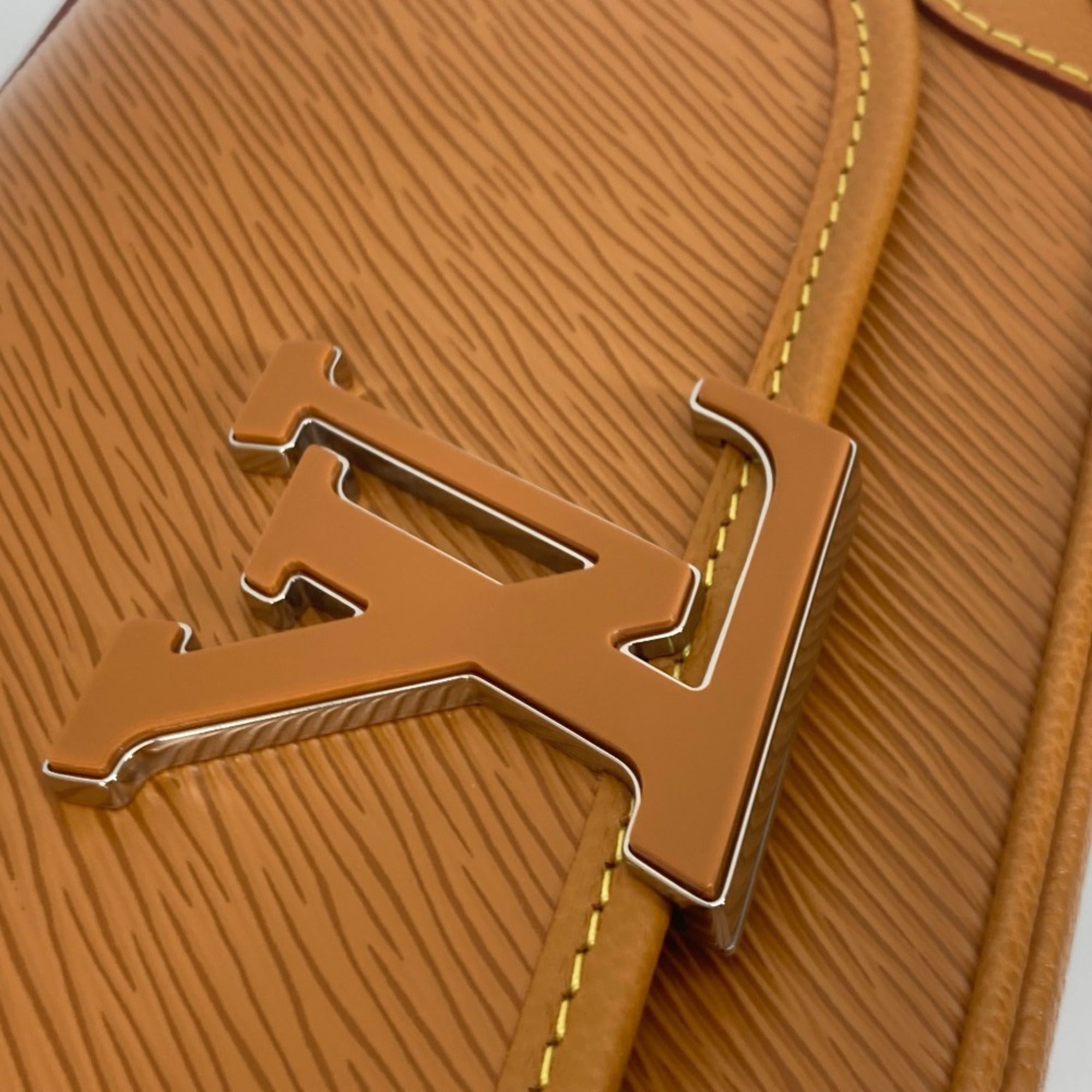 Louis Vuitton Beige Epi Leather Pochette Shoulder Bag (Pre-Owned)