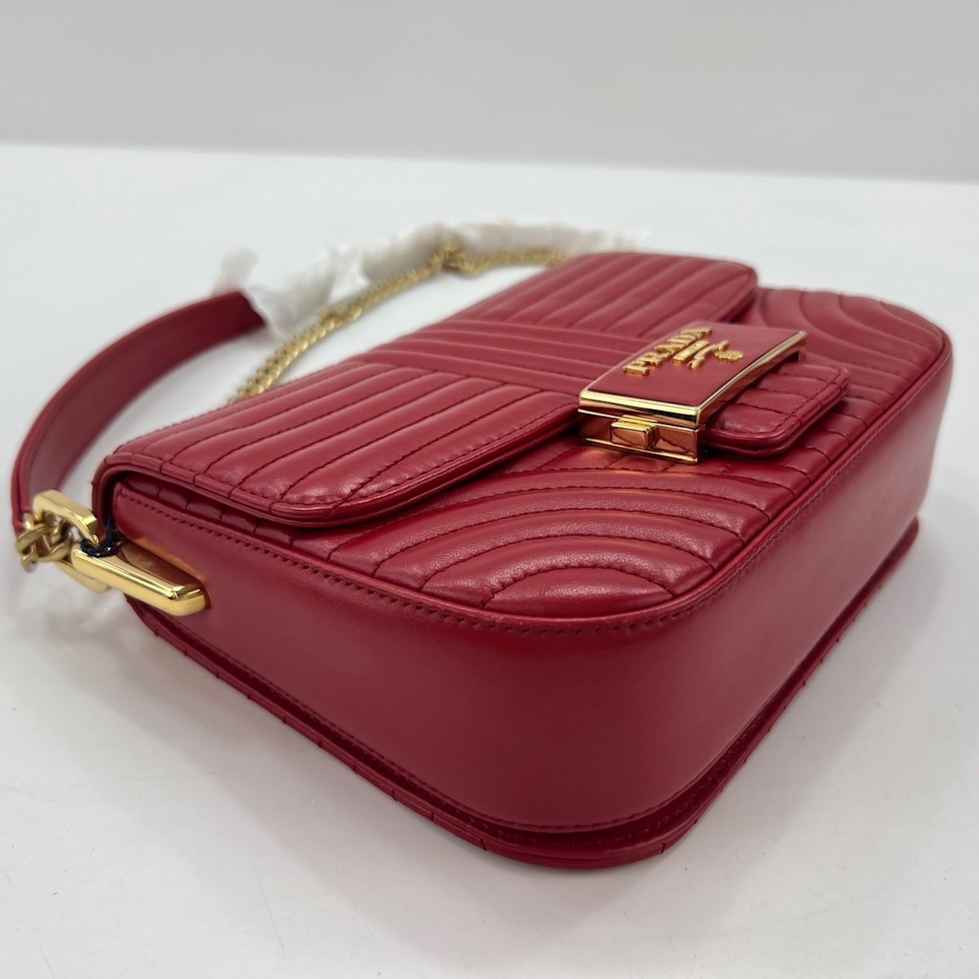 Prada Red Color Quilting Shoulder Bag (Pre-Owned)