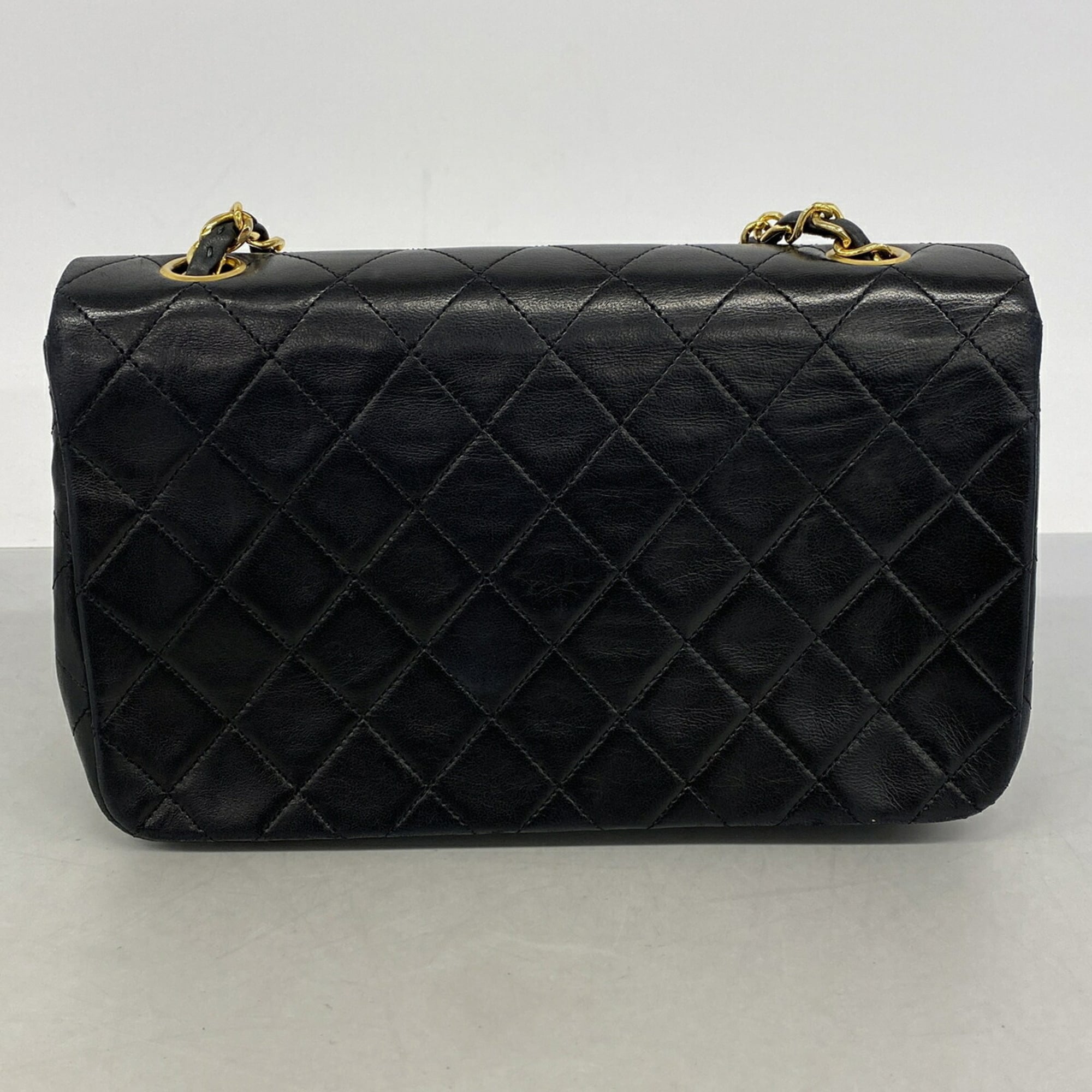 Chanel Black Leather Shoulder Bag (Pre-Owned)