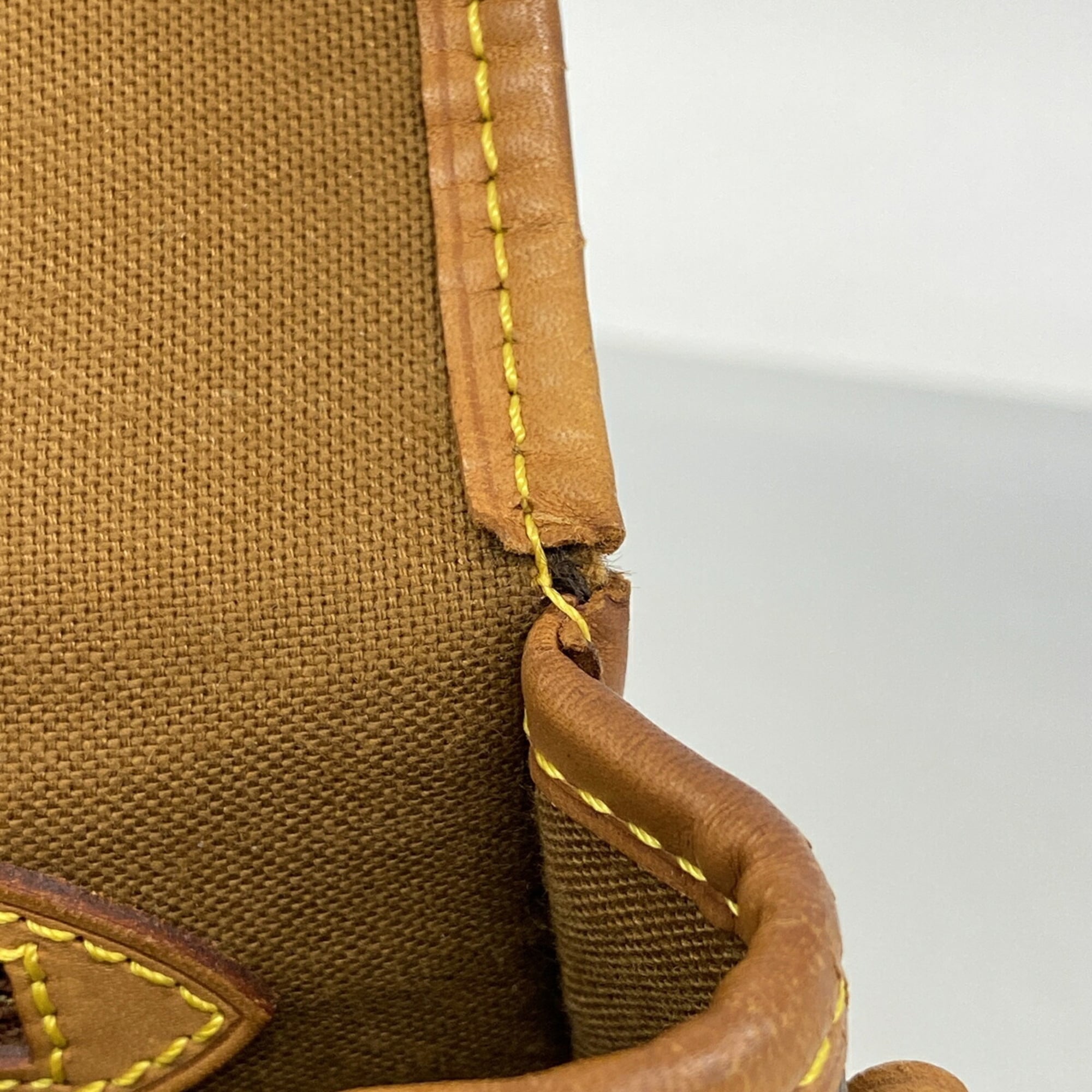 Louis Vuitton Brown Shoulder Bag (Pre-Owned)