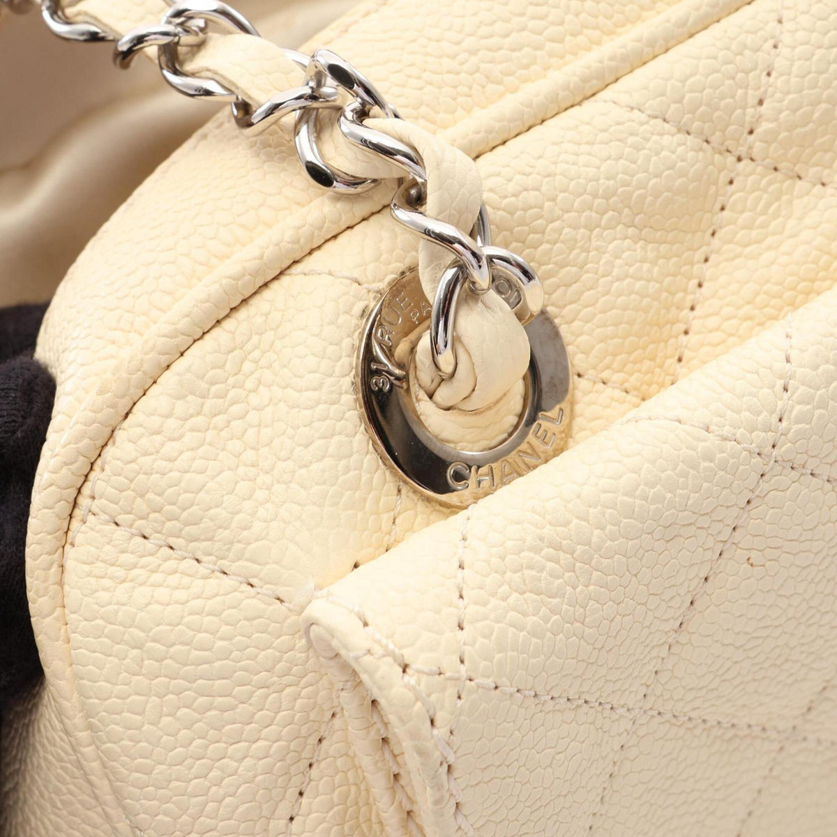 Chanel Ivory Grained Calfskin Handbag Shoulder Bag (Pre-Owned)