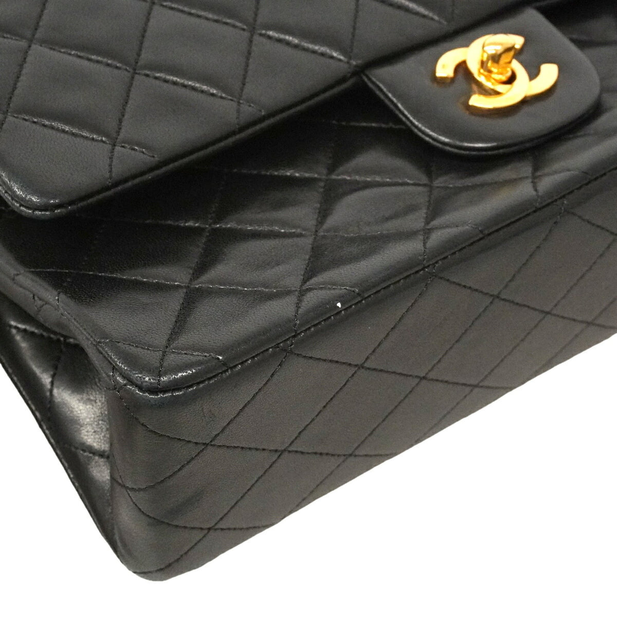 Chanel Black Leather Shoulder Bag (Pre-Owned)