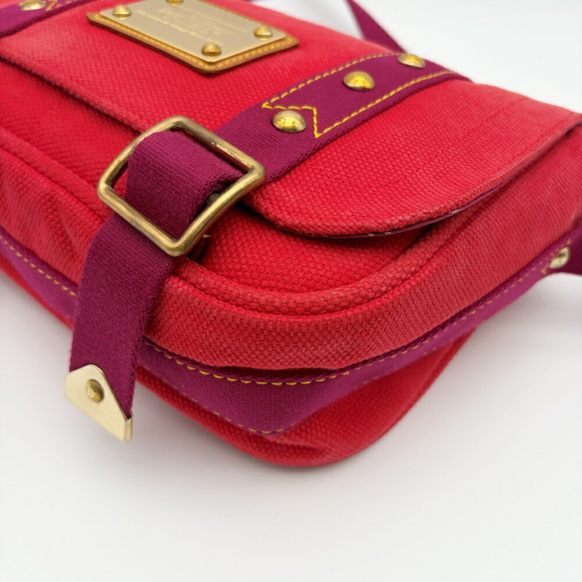 Louis Vuitton Rouge Canvas Shoulder Bag (Pre-Owned)