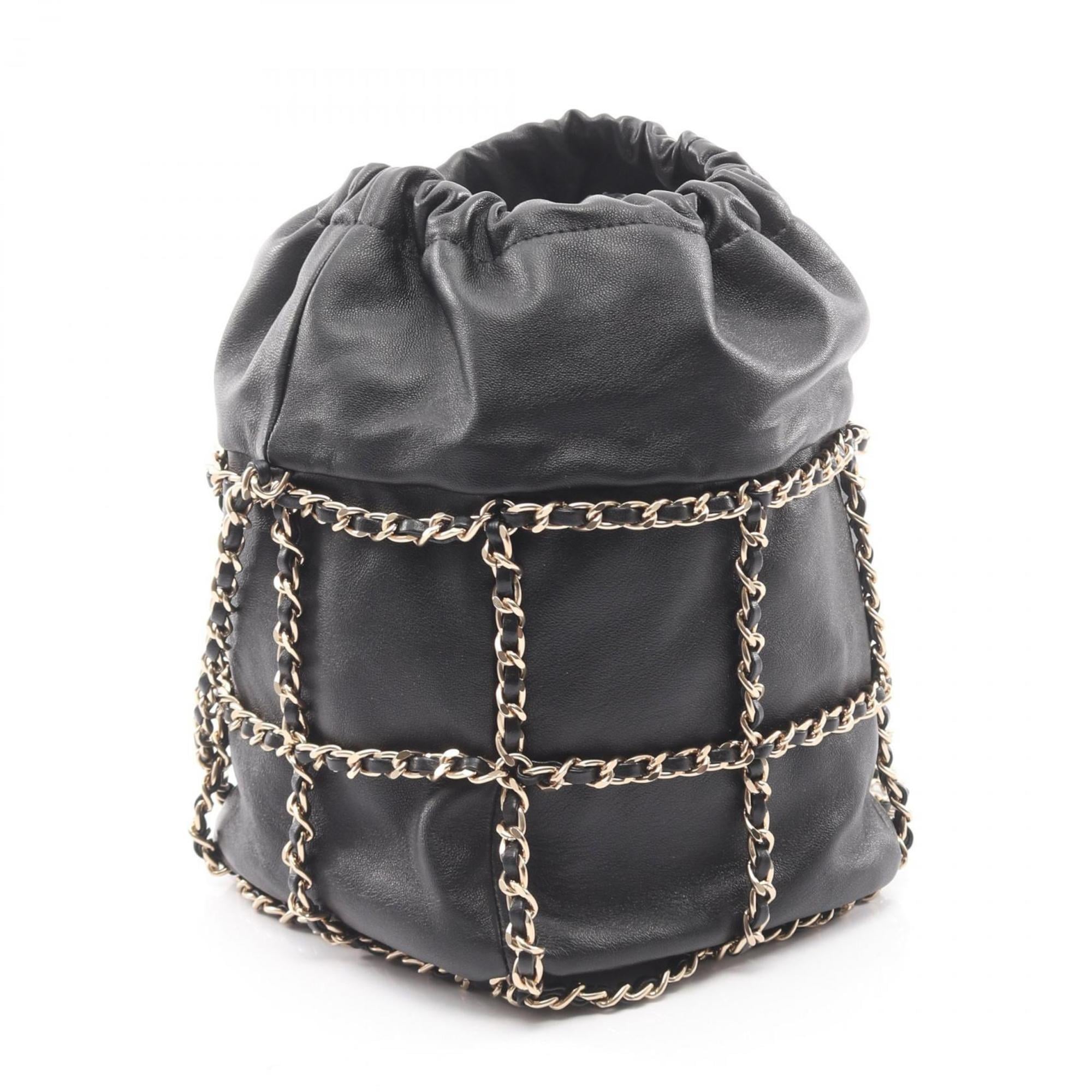 Chanel Black Leather Shoulder Bag (Pre-Owned)