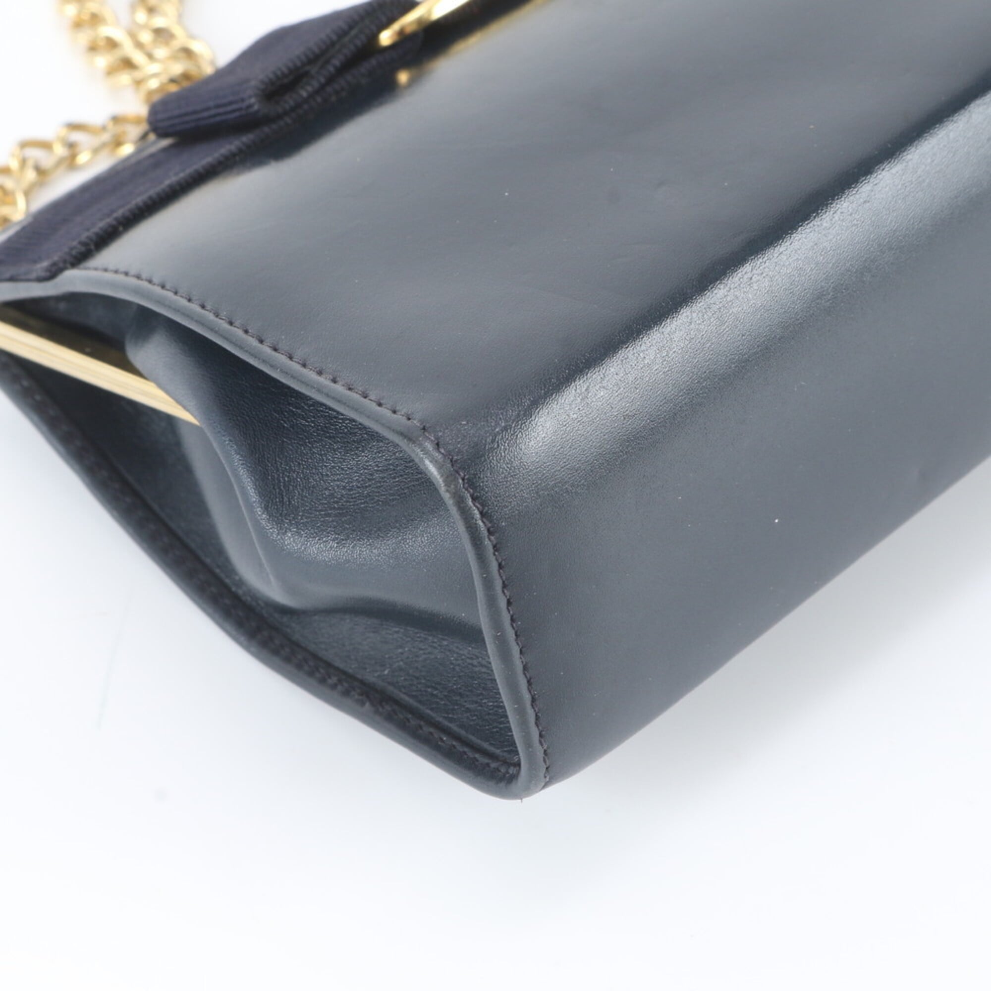 Salvatore Ferragamo Vara Navy Leather Shoulder Bag (Pre-Owned)