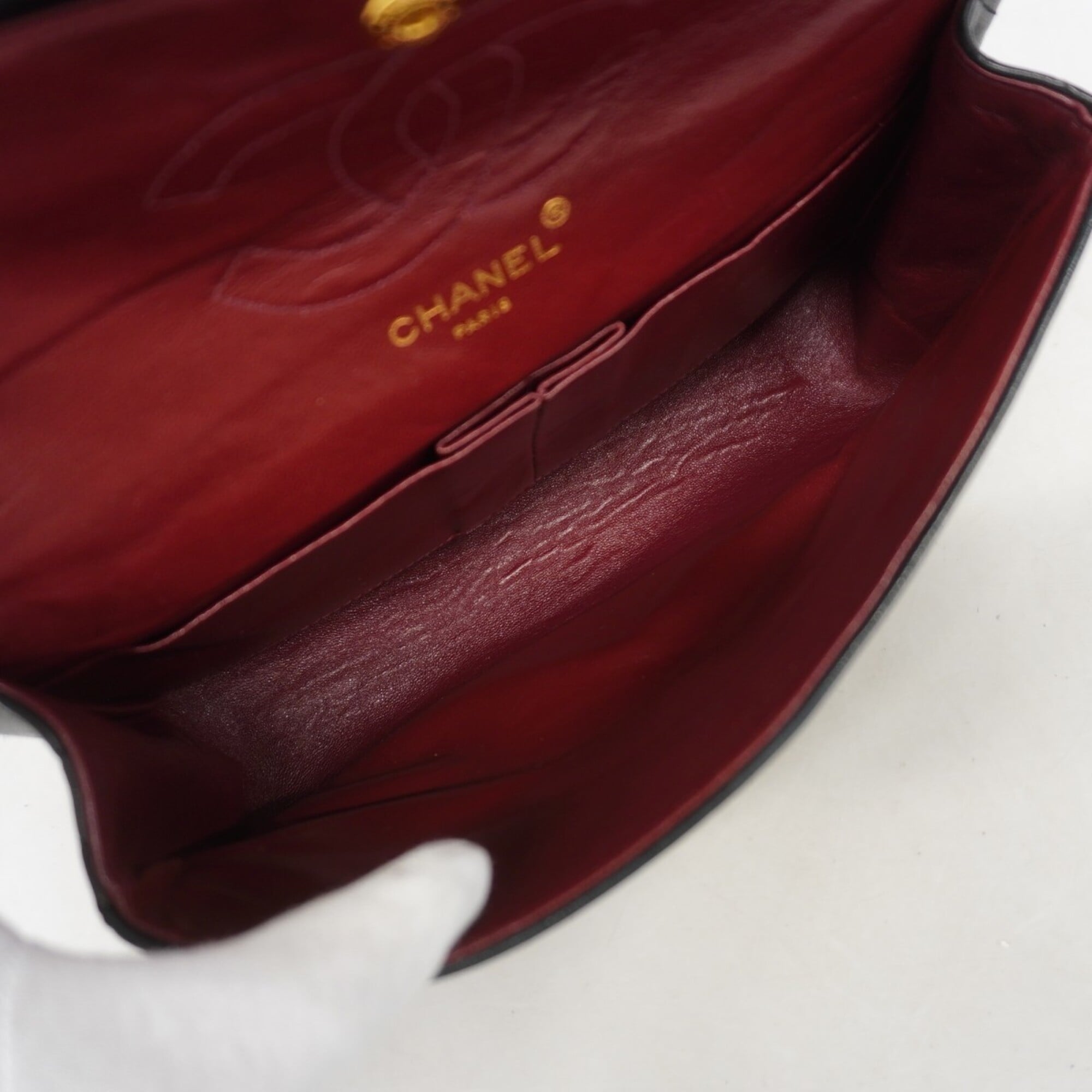 Chanel Black Leather Shoulder Bag (Pre-Owned)