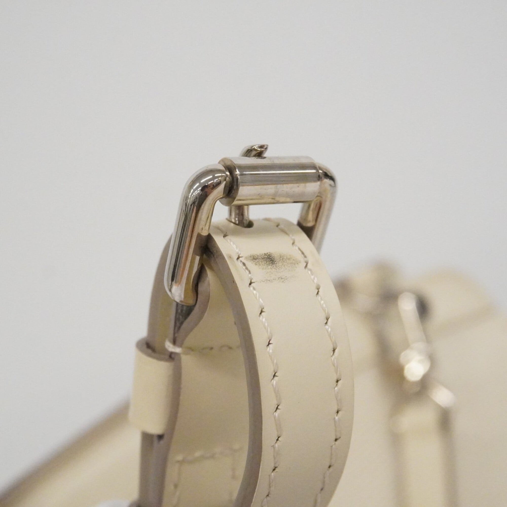 Louis Vuitton Lv Off White Handbag (Pre-Owned)