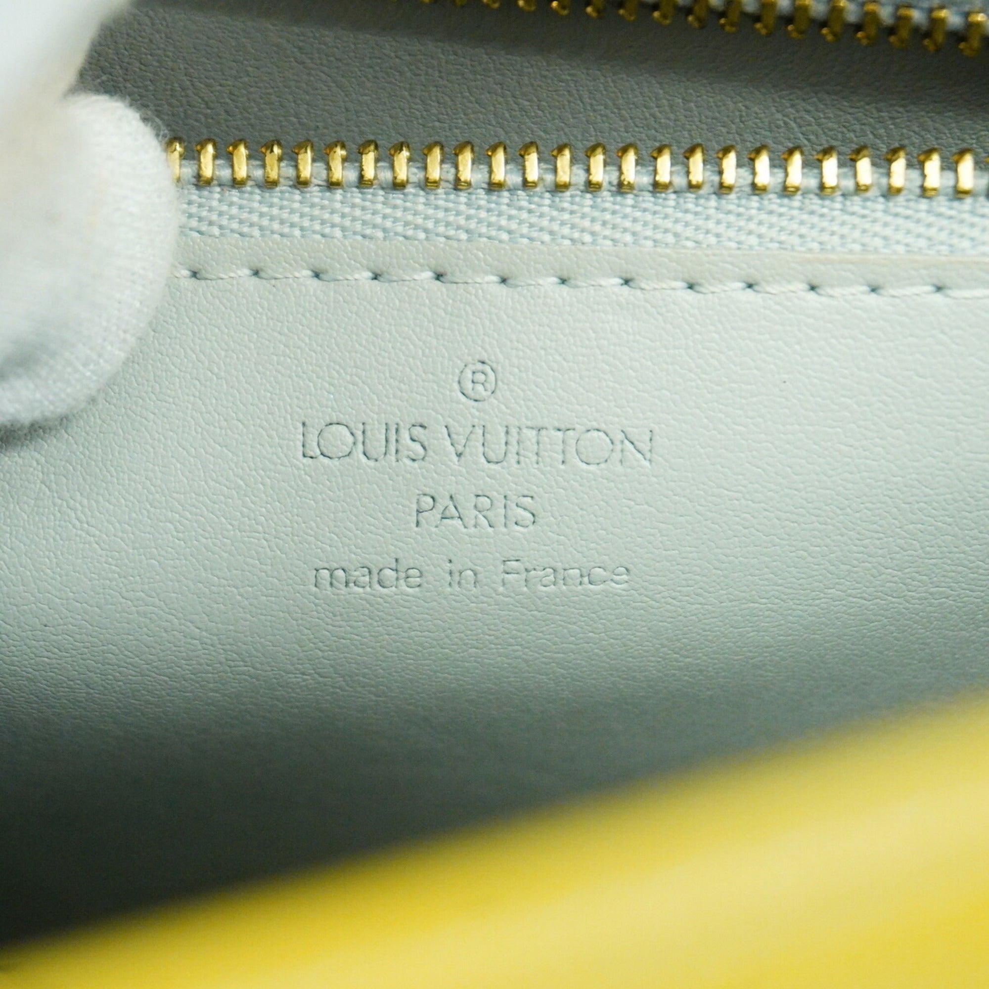 Louis Vuitton Gris Shoulder Bag (Pre-Owned)