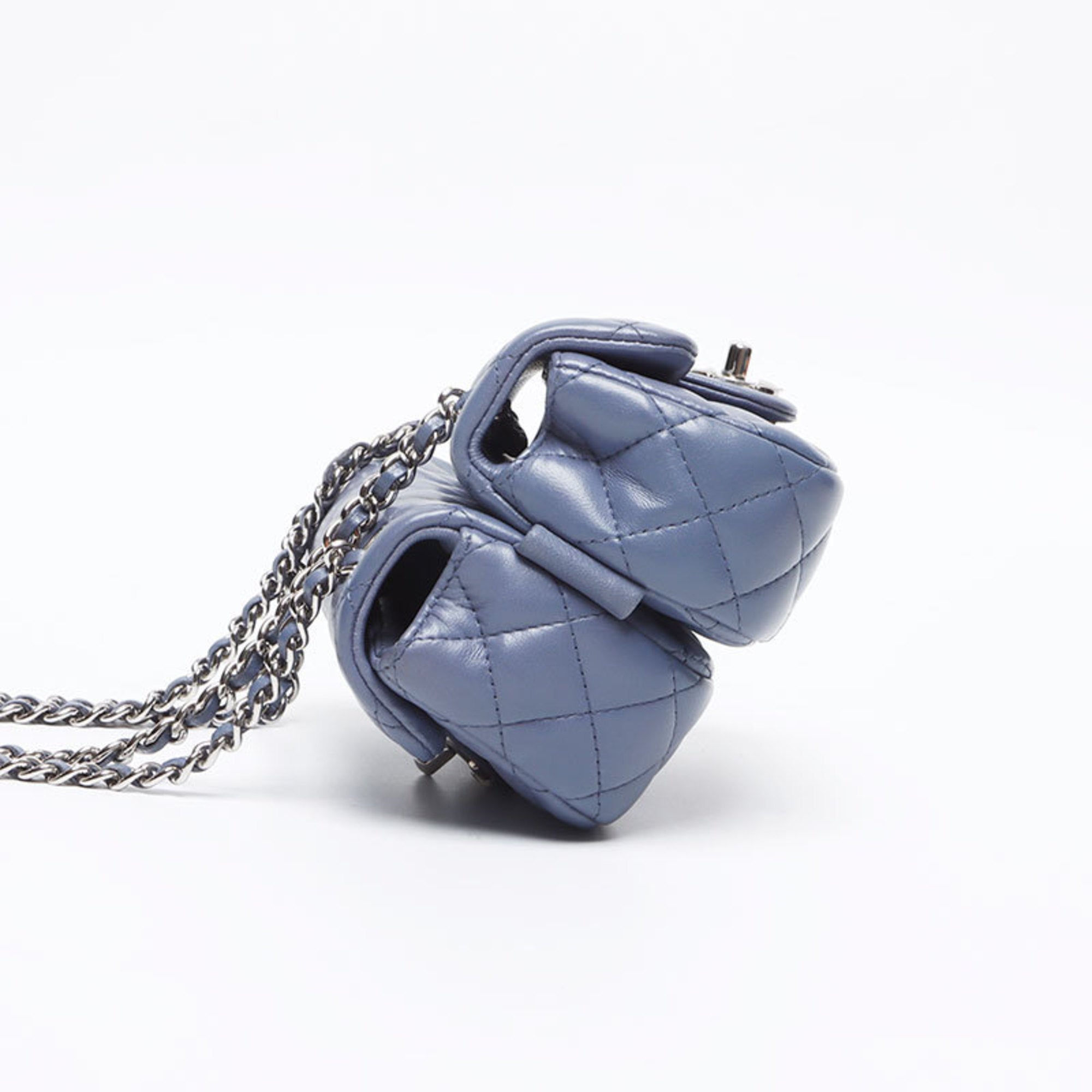 Chanel Blue Leather Shoulder Bag (Pre-Owned)