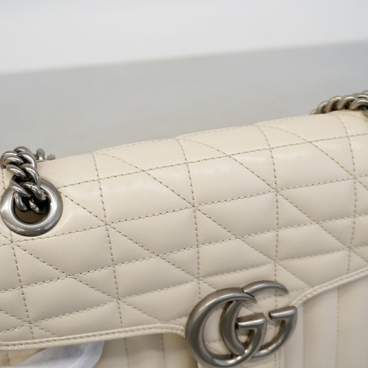 Gucci Ivory Leather Shoulder Bag (Pre-Owned)