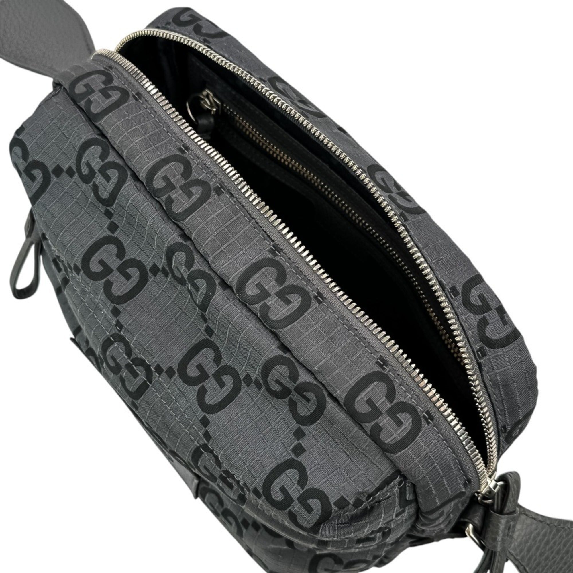 Gucci Gray Polyester Shoulder Bag (Pre-Owned)