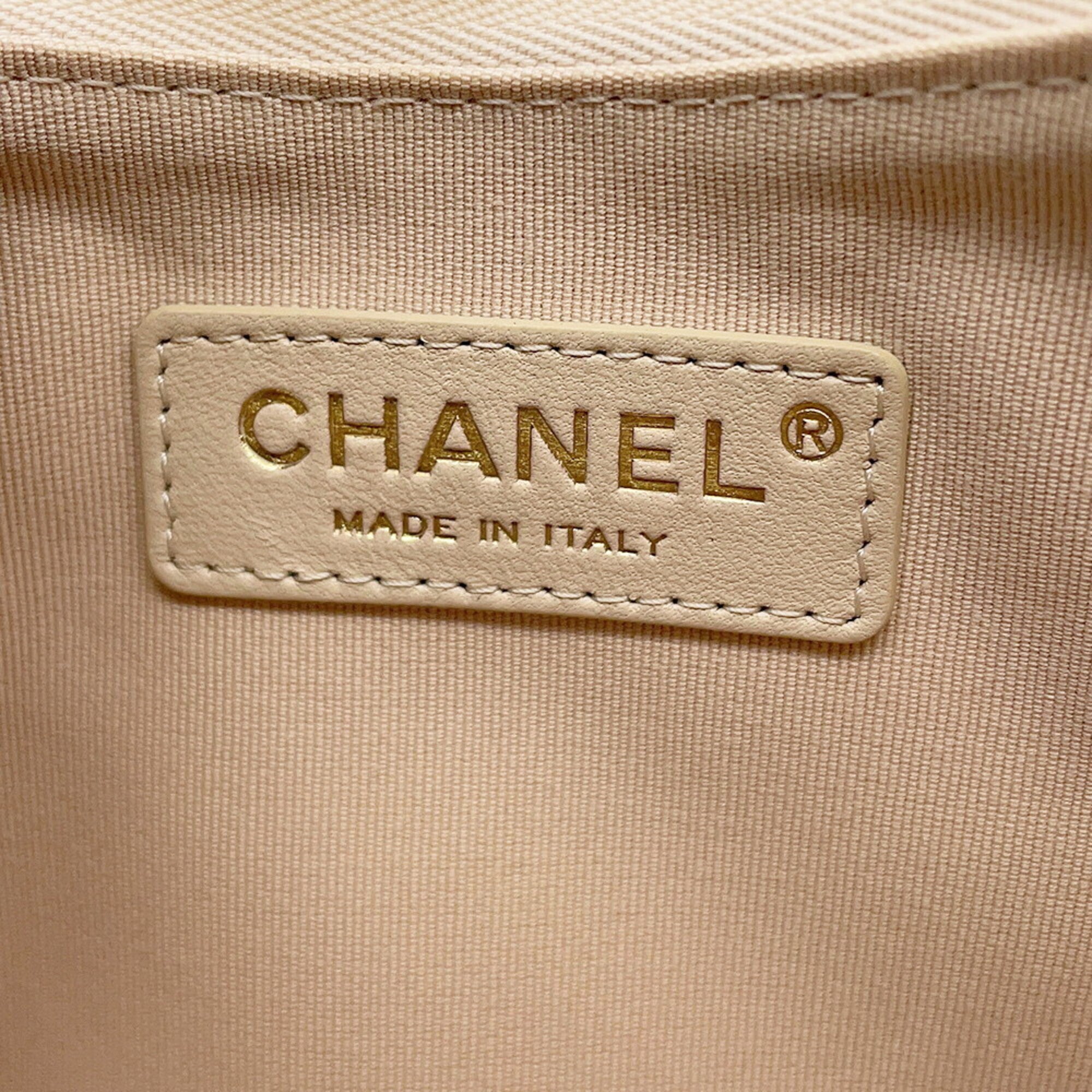 Chanel Beige Leather Shoulder Bag (Pre-Owned)