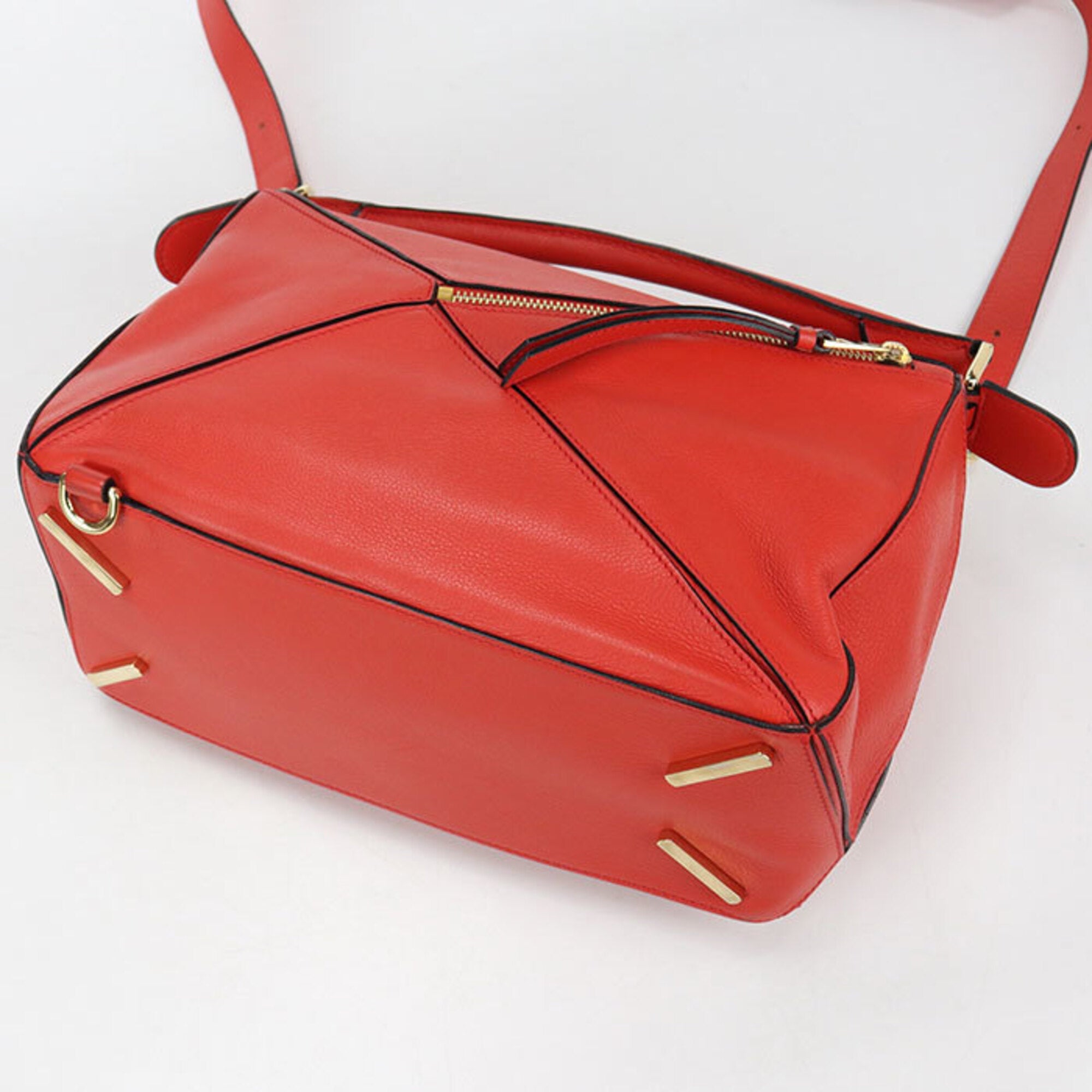 Loewe Red Color Leather Handbag (Pre-Owned)