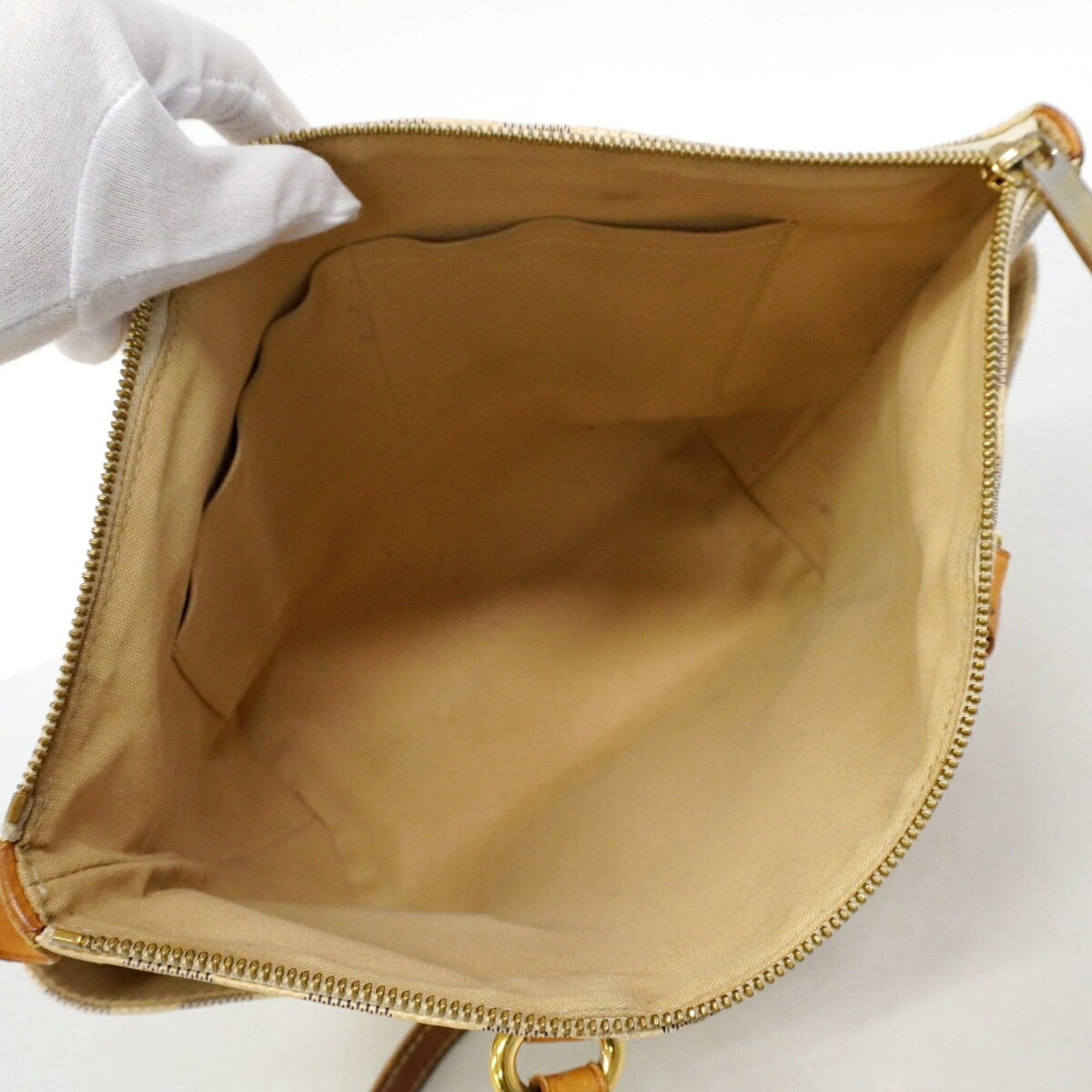 Louis Vuitton White Tote Bag (Pre-Owned)