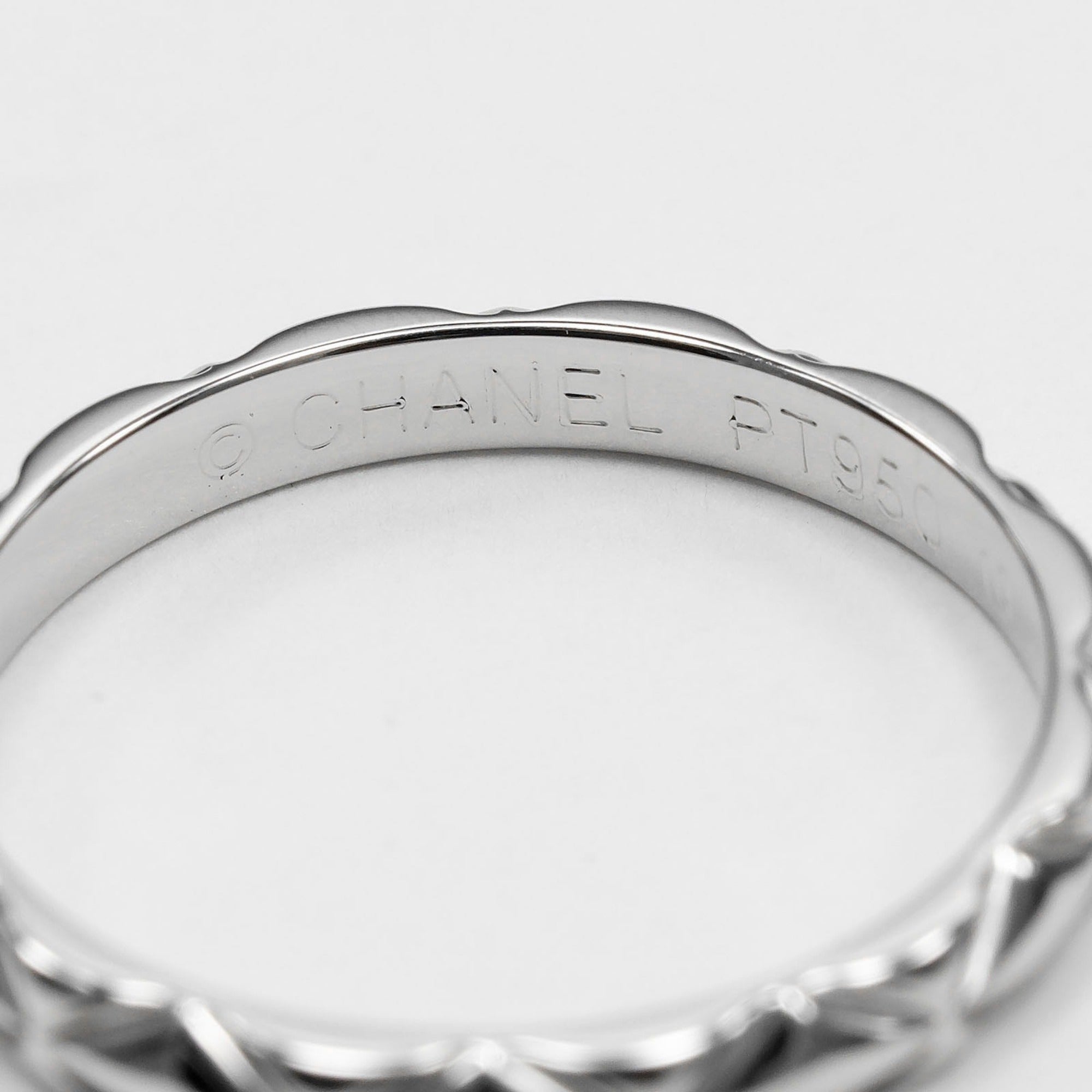 Chanel Platinum 950 Band Ring (Pre-Owned)