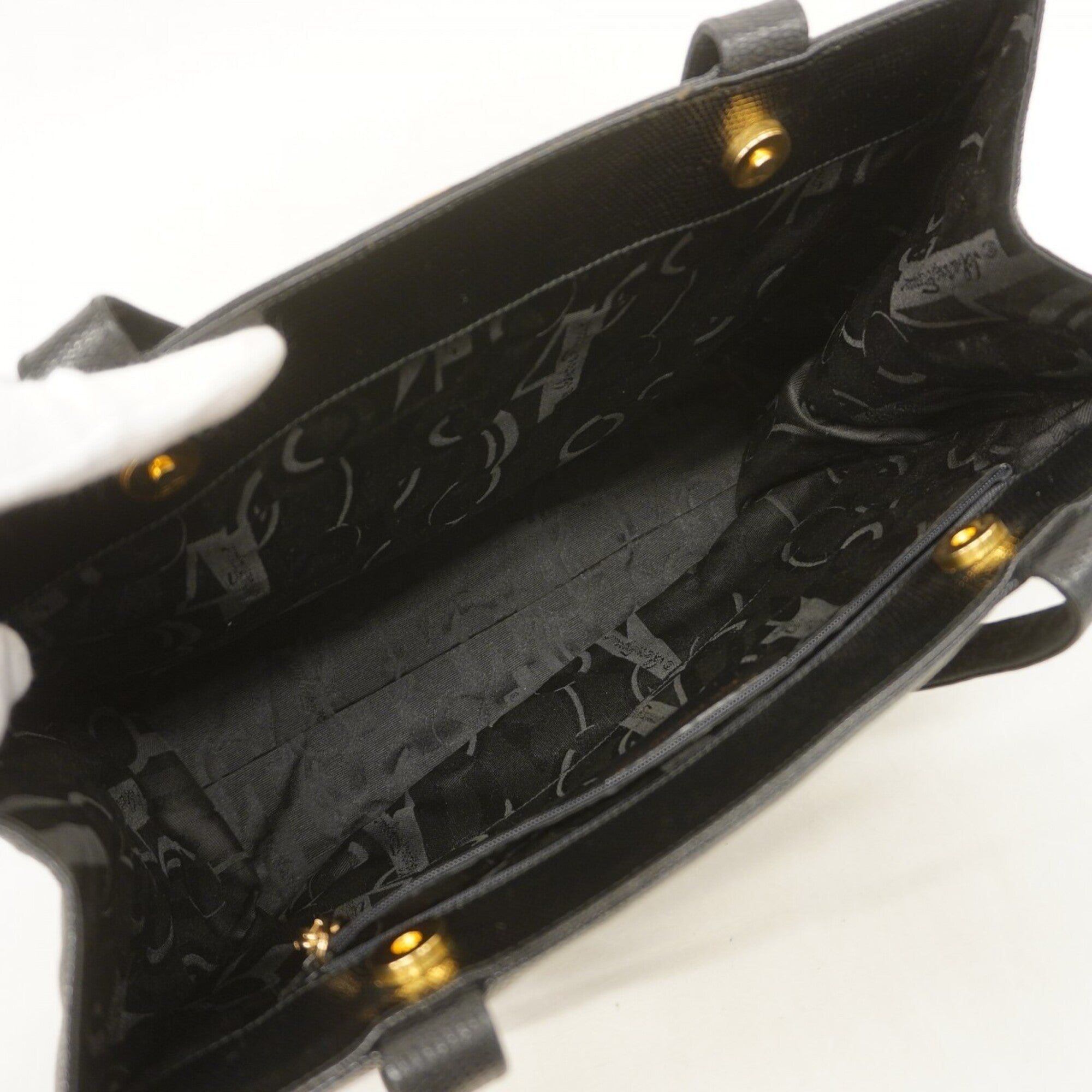 Salvatore Ferragamo Black Leather Shoulder Bag (Pre-Owned)