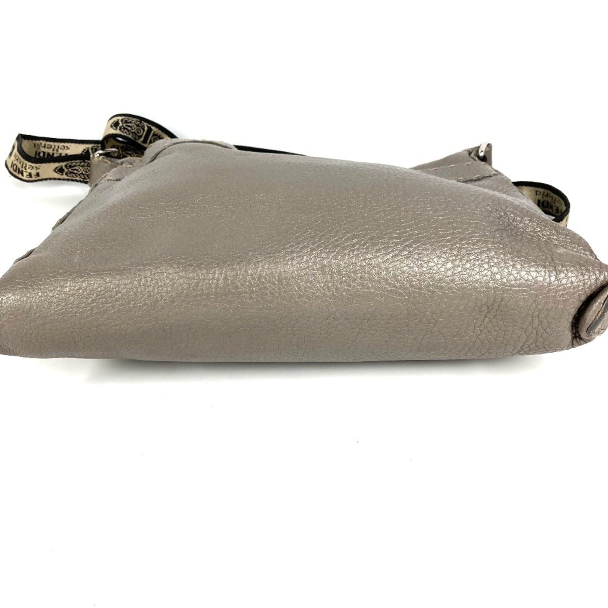 Fendi Gray Silver Gray Leather Shoulder Bag (Pre-Owned)