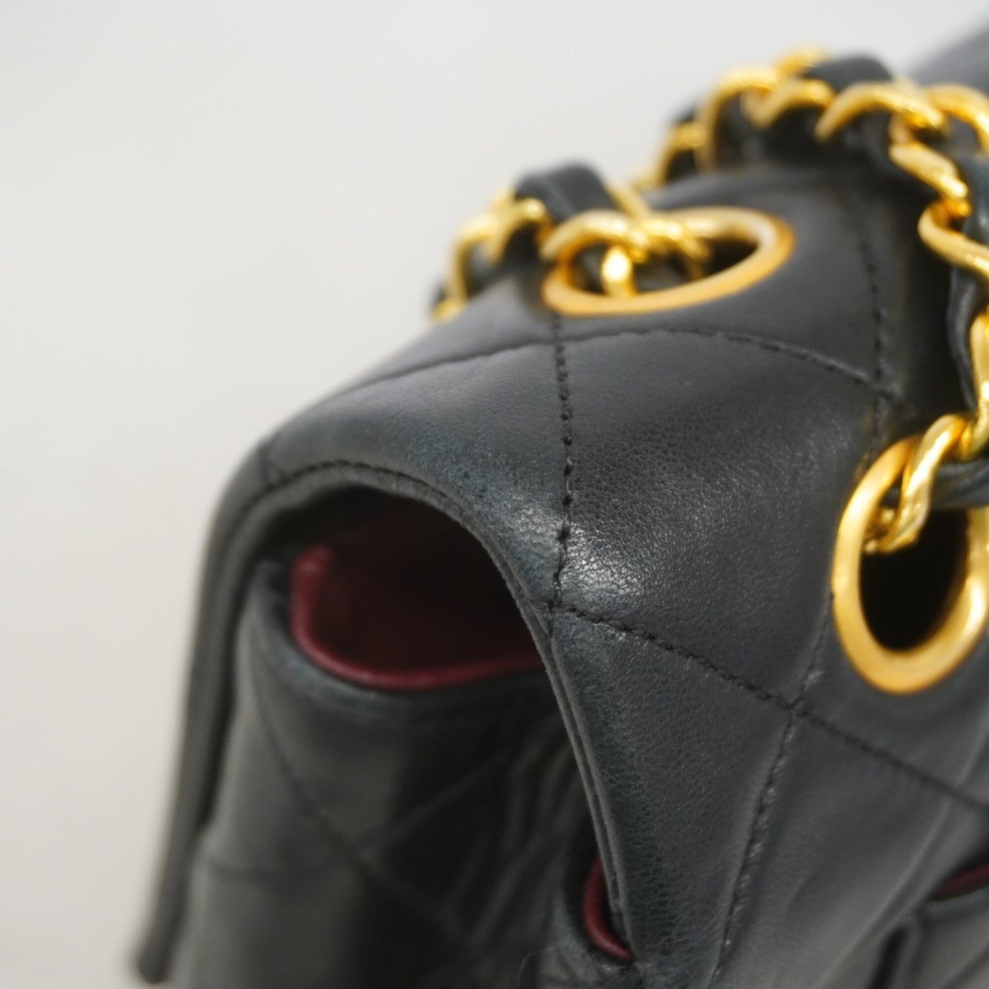 Chanel Black Leather Shoulder Bag (Pre-Owned)