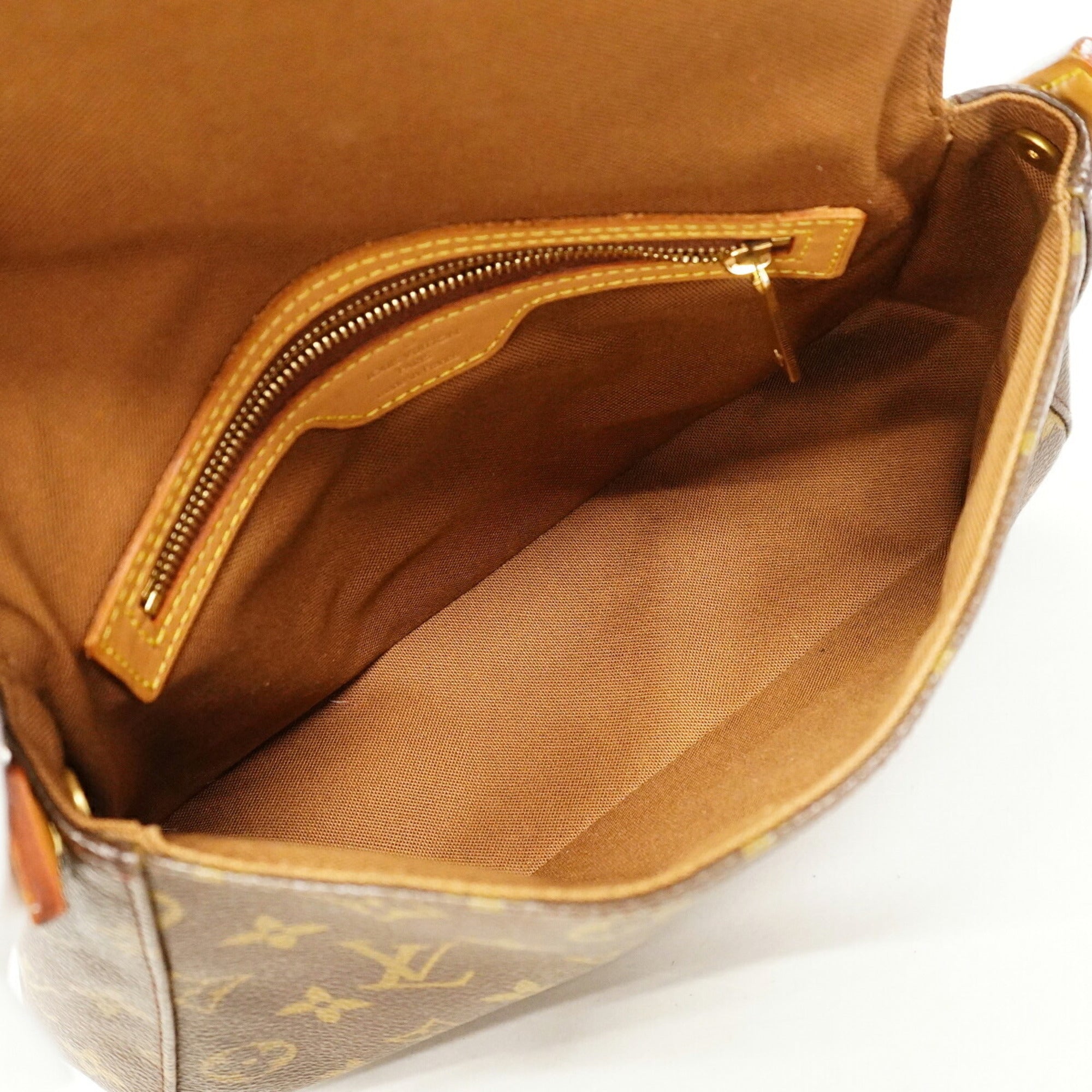 Louis Vuitton Brown Shoulder Bag (Pre-Owned)