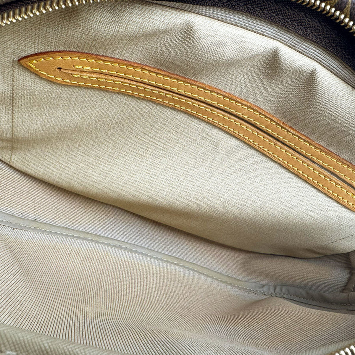 Louis Vuitton Brown Monogram Monogram Shoulder Bag (Pre-Owned)
