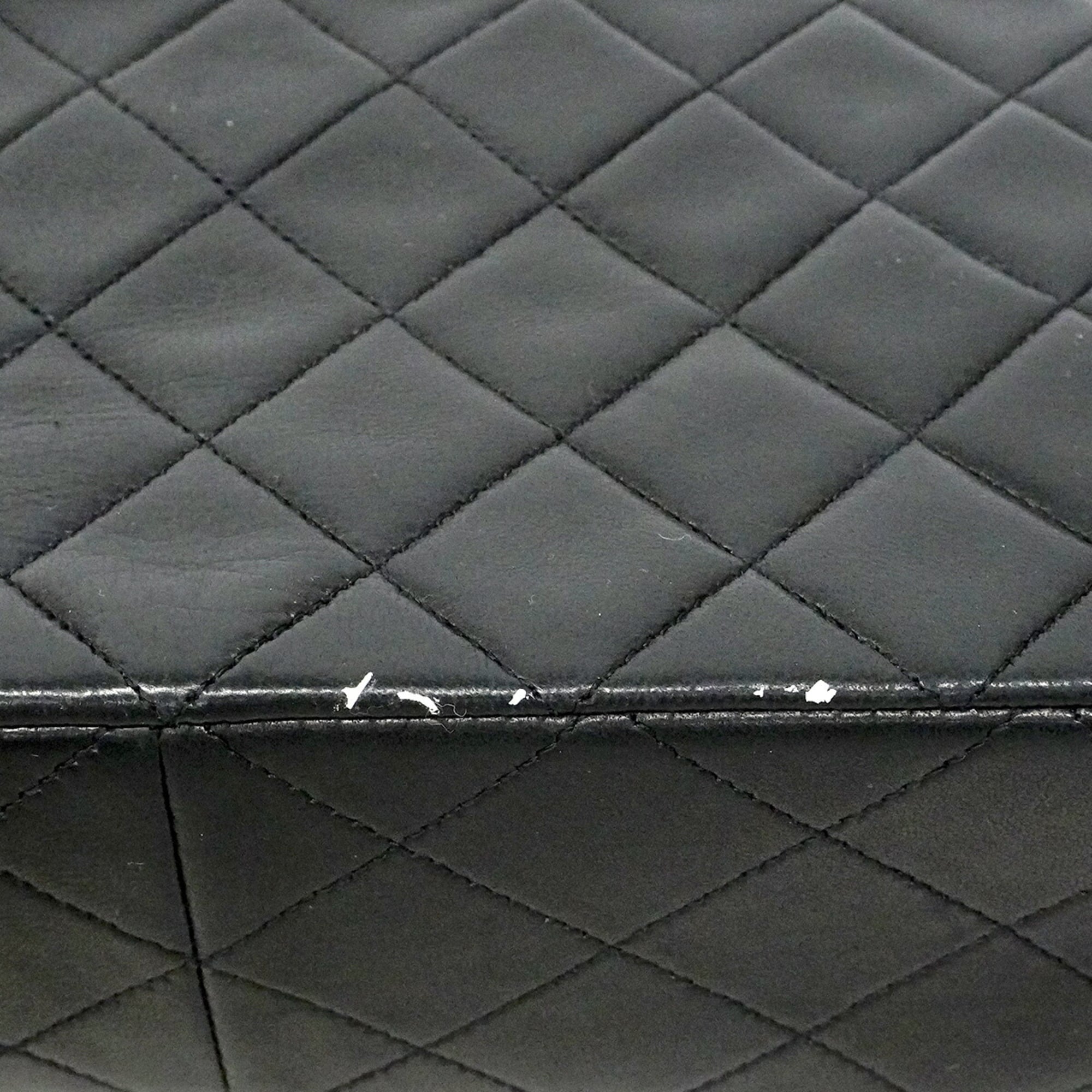 Chanel Black Leather Shoulder Bag (Pre-Owned)