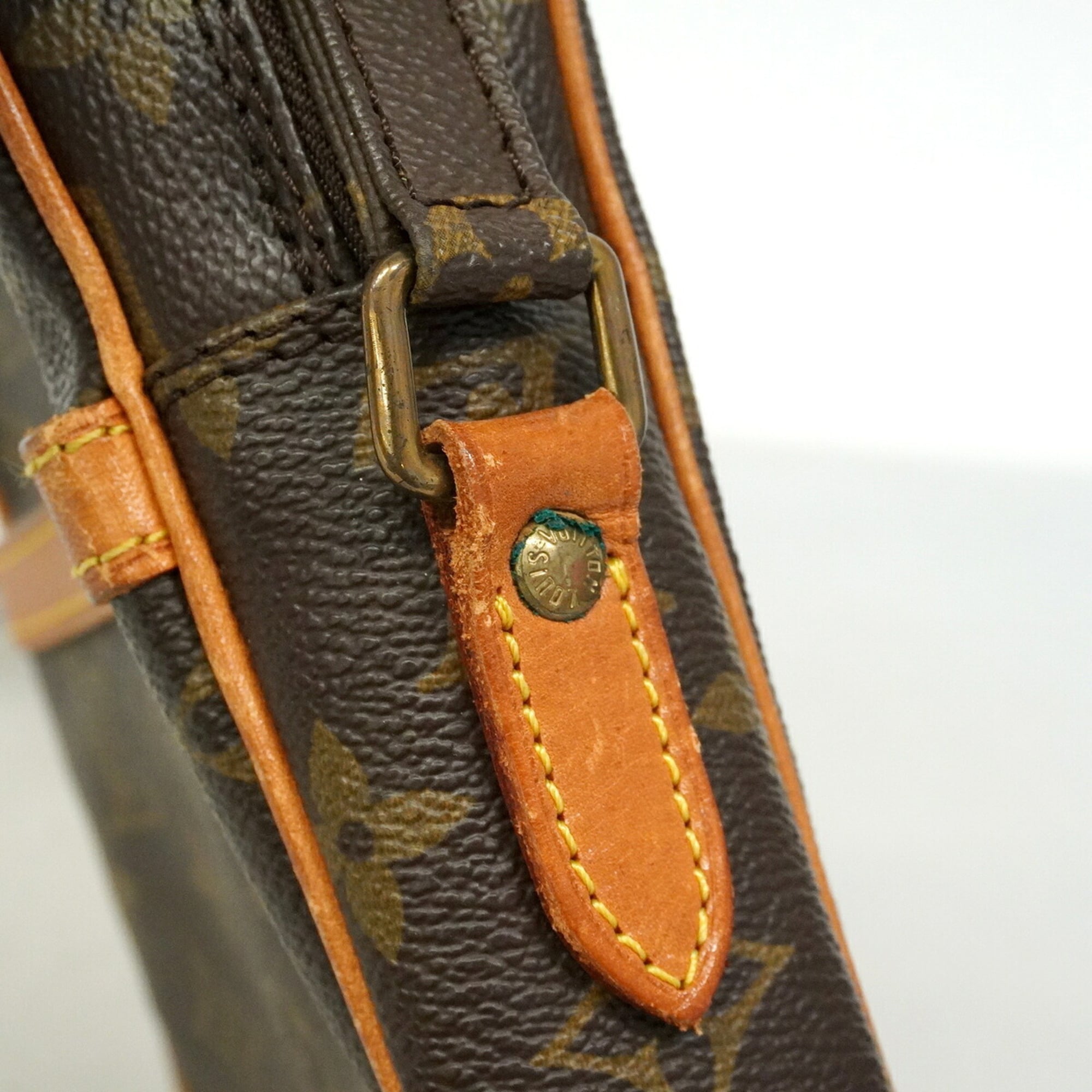 Louis Vuitton Brown Shoulder Bag (Pre-Owned)