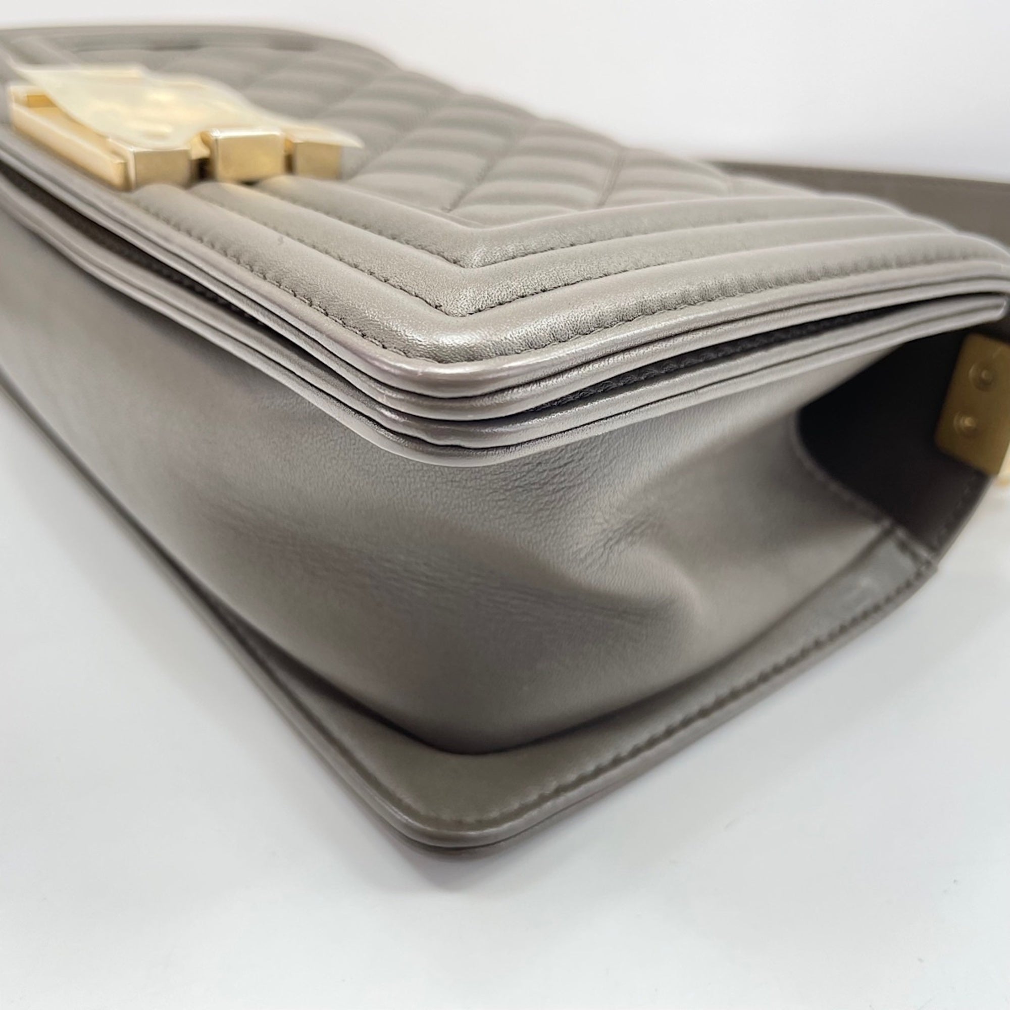 Chanel Boy Chanel Brown Leather Shoulder Bag (Pre-Owned)