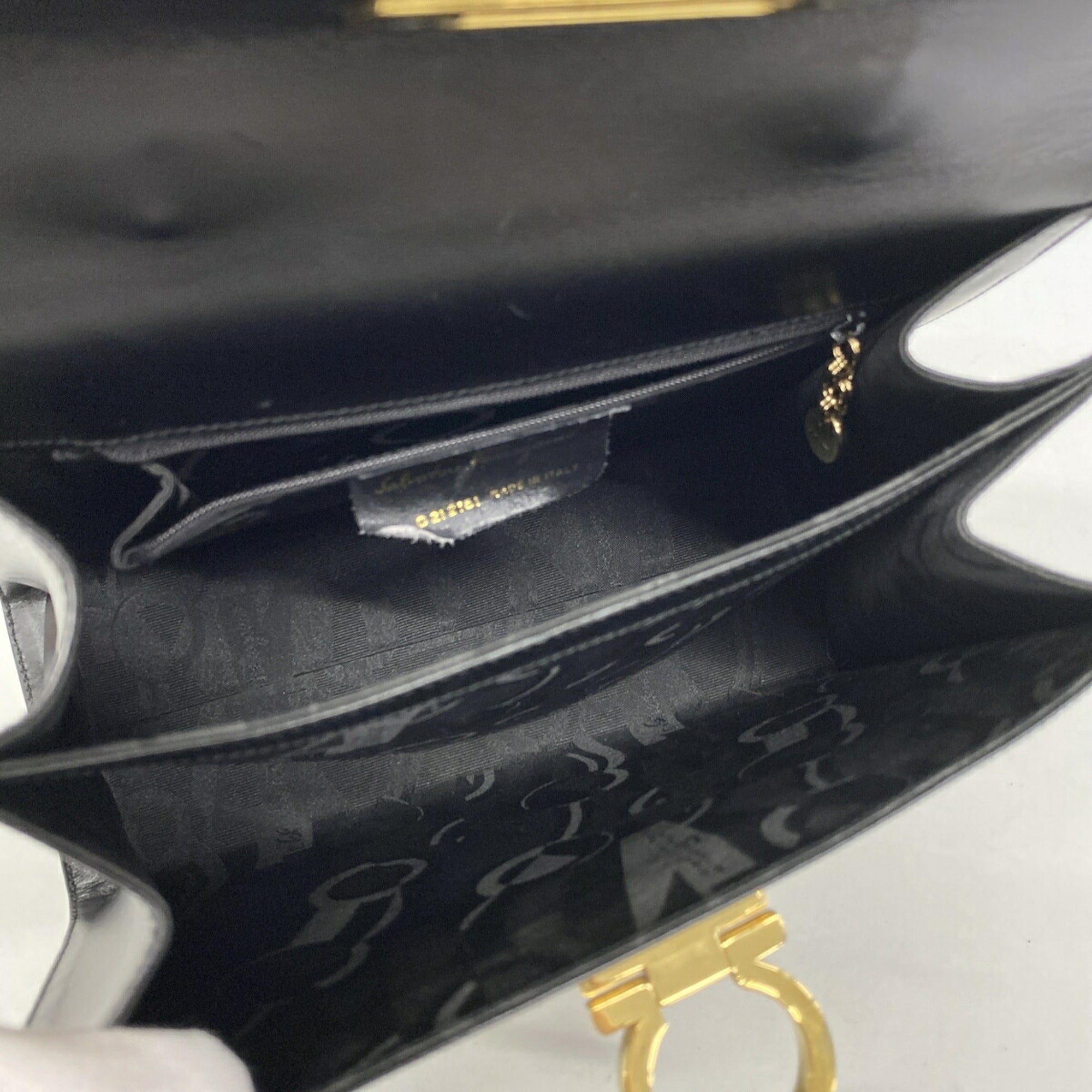 Salvatore Ferragamo Black Leather Handbag (Pre-Owned)