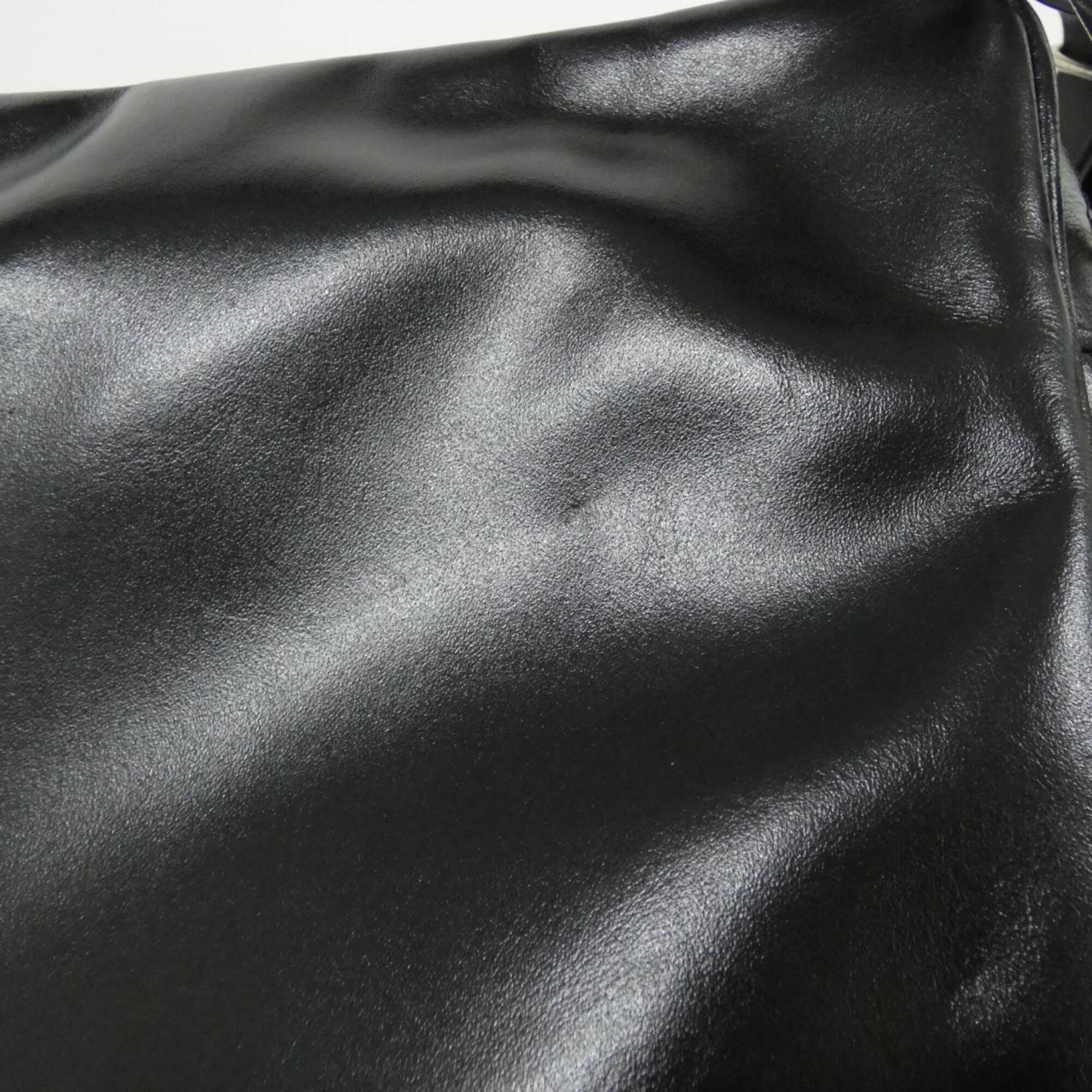 Louis Vuitton Black Leather Shoulder Bag (Pre-Owned)