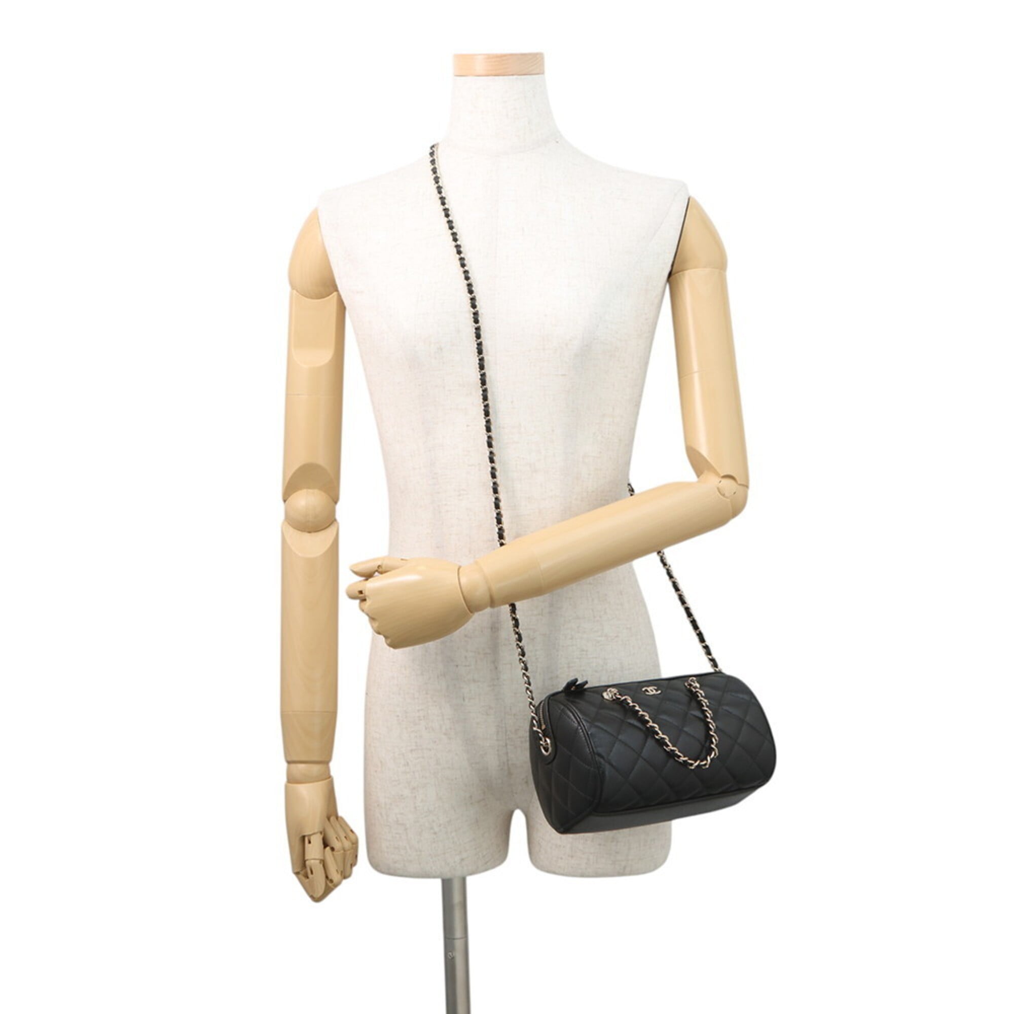 Chanel Black Grained Calfskin Handbag Shoulder Bag (Pre-Owned)