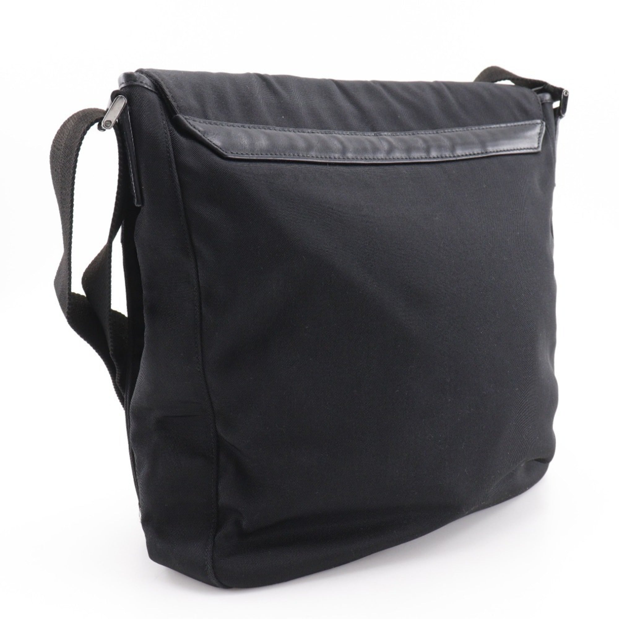 Gucci Black Nylon Canvas Shoulder Bag (Pre-Owned)