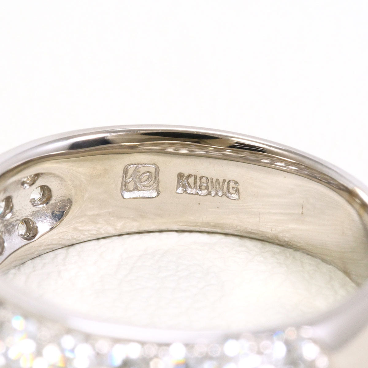 Unbranded White Gold White Gold (18K) Band Ring (Pre-Owned)