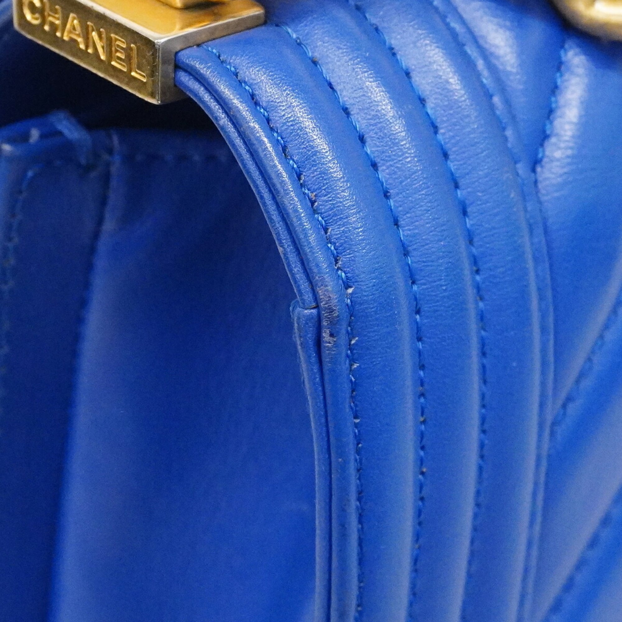 Chanel Blue Leather Shoulder Bag (Pre-Owned)