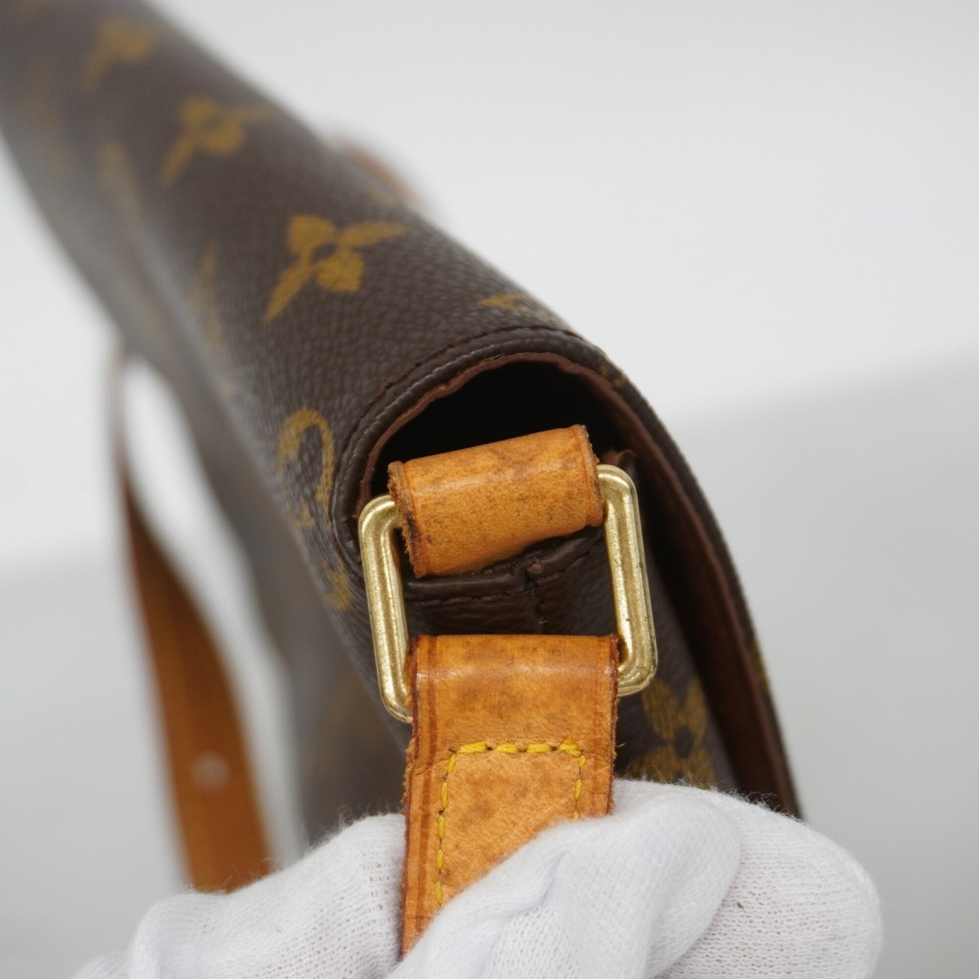 Louis Vuitton Brown Shoulder Bag (Pre-Owned)
