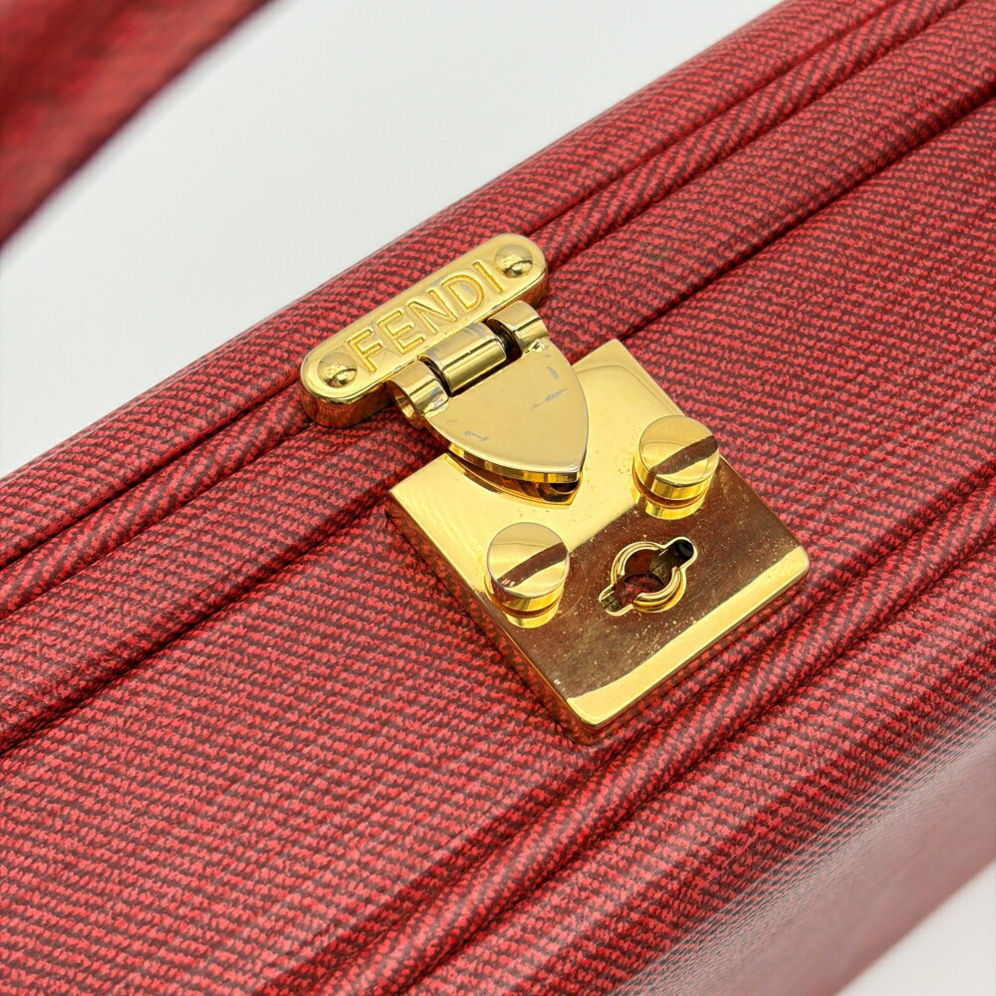 Fendi Red Color Leather Shoulder Bag (Pre-Owned)
