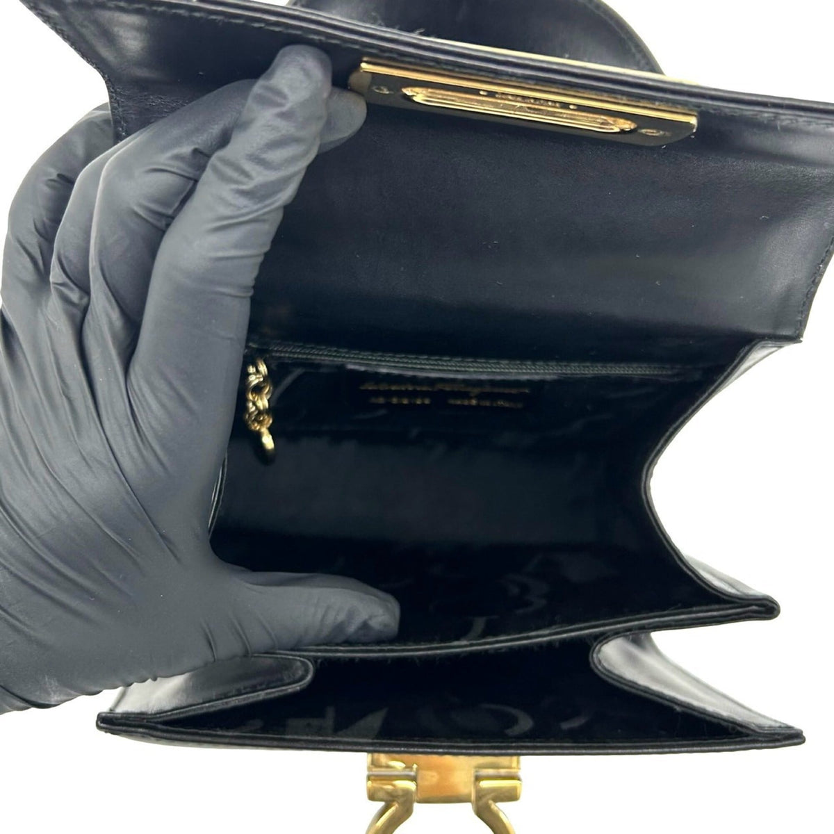 Salvatore Ferragamo Black Leather Handbag Shoulder Bag (Pre-Owned)